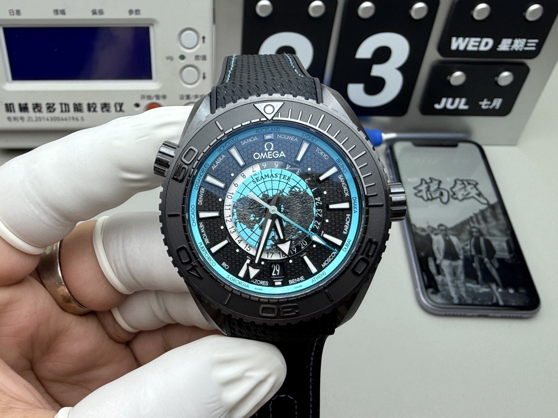 NO:383597,VS new Seamaster watch adopts a light black ceramic case, plus the titanium map and Tiffany blue, which has a cool and explosive appearance. It is destined to attract everyone's attention, a masterpiece of the 20th anniversary, ', a watch in hand, I have the world!, tiffany19860909VS新品Seamaster系列腕表,采用了轻盈的黑色陶瓷表壳,加上钛金属地图和蒂芙尼蓝的衬托,颜值炫酷、炸裂.它注定会吸引所有人的目光,20周年巨作”,一表在手,世界我有！,,tiffany,Watch