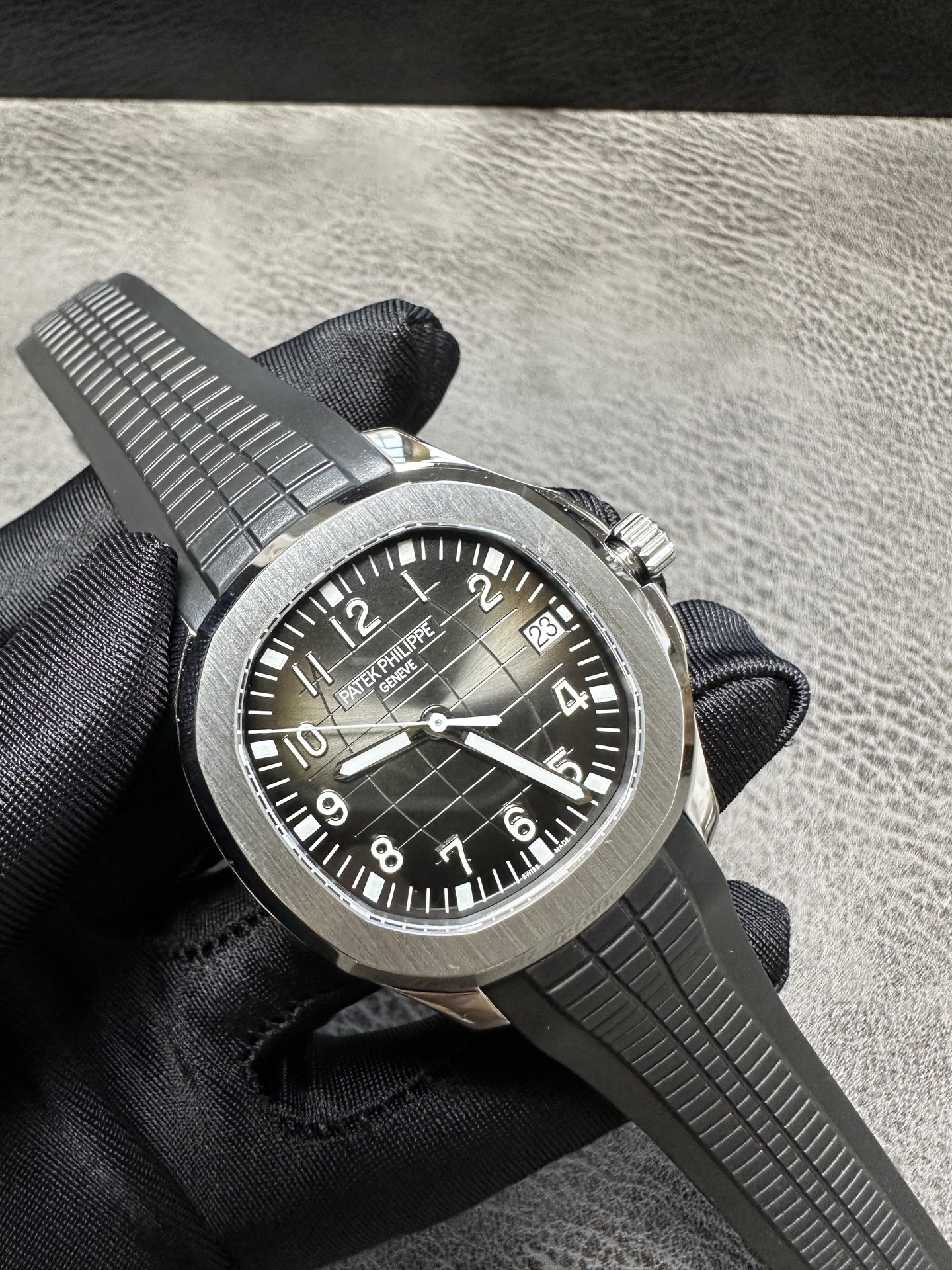 NO:383923,【WY-3K Factory wall crack recommendation】Exclusive movement in the market!  !  !  3K Patek Philippe 5167 grenade series!  Excellent achievements---Patek Philippe Undersea Explorer Series, which integrates sports and casual and business formal wear!  V5 version set sail and shocking!  Upgraded with the original machine noise-free lettering version. Detailed upgrade interpretation: 1. Upgraded movement is fully engraved with all the words, clear and wear-free, and the texture is perfect. 2. Upgraded with automatic trolley pieces, using Swiss ultra-precision bearings, the industry's unprecedented installation trolley pieces technology. It achieves 100% noise reduction. 3. Original movement, no fake clips, no fake balance wheels, no fake rubies. 3k factory completely replicated the 3.3mm out-of-print high-quality 324SC movement. 4. Upgraded with the dial Arabic numerals, ultra-bright, and overall harmonious and synchronous brightness. 5. Upgraded with imported rubber strap, the feel and visual effect are comparable to the original. In extreme cold and high temperatures, they are maintained with corrosion resistance, odor resistance, long-lasting wear resistance, and corrosion resistance. 6. Each watch on the calendar window is horizontally positioned without deflection.  7. The smoothness of the head adjusts the gears and debugs to the best state. The upgraded grenade adjustment time and the feel of the winding of the chain are smooth. 8.3 mm has been upgraded to the entire watch, perfectly realize the thinnest mechanical watch on the entire network, equivalent to the original thickness. It is extremely comfortable to wear. 9. The buckle Patek Philippe logo has been upgraded to perfectly match the docking position without offset and movement. WY-3K Factory masterpiece Patek Philippe 5167 grenade, upgraded to the original machine noise-free lettering version. It is a hit product that dominates the entire network in the year!  Welcome all watch friends to taste it!  ,,patek philippe19860909【WY-3K Factory墙裂推荐】市场独家机芯！！！3K百达.翡丽5167手雷系列！卓越成就---集运动休闲,商务正装一身的patek philippe海底探险者系列！V5版本扬帆展航 震撼出击！升级原版机无噪音刻字版. 详细升级解读: 1升级机芯全部精雕刻字,清晰不磨损,纹理做到极致. 2升级自动陀片,采用瑞士超精密轴承,业界史无前例的安装陀片工艺.做到百分百降噪音. 3原版机芯,无假夹版,无假摆轮,无假红宝石.3k厂完整的复刻出3.3毫米的绝版高品质324SC机芯. 4升级表盘阿拉伯数字夜光超亮,而且整体做到和谐一致同步亮度. 5升级了进口橡胶表带,手感和视觉效果堪比原装.在极寒和高温的情况下都保持防腐,防臭,经久耐磨,抗腐蚀性. 6日历窗口每一只手表做了水平正位,不出现偏斜遮挡. 7把头调节档位顺畅度的多次调试,调试到最佳状态.使得升级版手雷调校时间和上链的手感畅顺 8升级了整个手表厚度8.3毫米,完美实现全网最薄机械表,等同原装厚度.佩戴起来舒适无比. 9升级了表扣百达翡丽logo,完美的对接合位.无偏移和走位的情况. WY-3K Factory匠心力作 百达.翡丽5167手雷,升级原版机无噪音刻字版.年独霸全网的爆款！欢迎各位表友品鉴！,,patek philippe,Watch