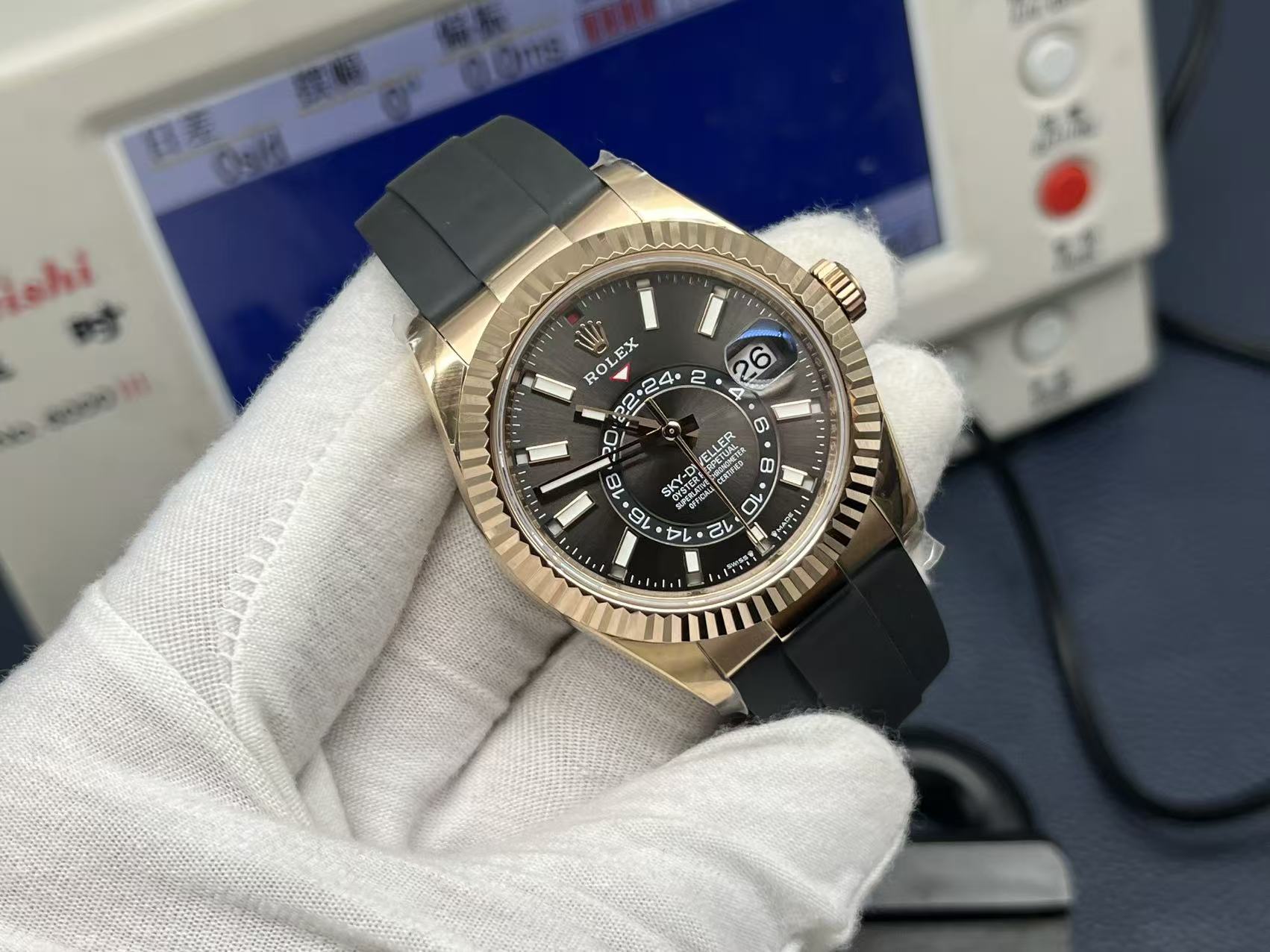 NO:385997,【ZF Factory’s heavyweight new product】Rolex Sky-Dweller’s new weight version, which is the top-notch market!  This classic replica, known as 'the most complex Rolex in history', redefines the benchmark level of the 'Skywalker' copy with top-notch craftsmanship and precise adjustment. The 42MM Oyster case is selected for polishing 904L stainless steel, replicating the classic texture; the high-transparent sapphire mirror is paired with a small window convex lens, and the calendar display is clear and sharp. The bezel is equipped with Rolex's iconic Ring Command triangular pit pattern bidirectional rotation design, which can adjust the month with a light rotation, and the operation feel is no different from the genuine one; the folding Oyster belt buckle is paired with a 5MM easy-to-adjust chain extension system, which makes it more considerate to fit the wrist. It is particularly worth mentioning that the 'magic blue' radial dial of ZF's exclusive authentic mold opening - dazzling in the sun, warm and agile in the cloudy days, and the authentic charm is revealed in the flow of light and shadow, and it falls at a glance.  The inner core is also hardcore ZF exclusively modified 9002 movement, with 28,800 high-frequency oscillation per hour, 72-hour long-term power reserve, stable and durable performance. The more important thing is to restore the authentic correct adjustment logic, which exclusively displays the second time zone with the red triangle below the LOGO accurately pointing to the 24-hour time; pull out the head to the first gear, adjust the calendar upwards, and lower the monotonic hour hand (the minute hand does not move); when pulling to the second gear, the sub-dial is synchronized with 24-hour circles, and each step of operation is closely matched with the original. Want to solve the addiction of 'Skywalker'?  Produced by ZF, it must be a high-quality product, this wave of purchase will not lose money!  ,,rolex19860909【ZF Factory 重磅新品】劳力士Sky-Dweller全新配重版本,堪称市场顶配！这款被誉为“史上最复杂劳力士”的经典复刻,以顶尖工艺与精准调校,重新定义“天行者”副本的标杆水准. 42MM蚝式表壳甄选904L精钢打磨,复刻经典质感；高通透蓝宝石镜面搭配小窗凸透镜,日历显示清晰锐利.表圈搭载劳力士标志性Ring Command三角坑纹双向旋转设计,轻转即可调节月份,操作感与正品别无二致；折叠蚝式带扣配5MM易调链节延展系统,贴合手腕更显贴心. 尤其值得一提的是ZF独家正品开模的“魅蓝色”放射纹表盘——阳光下璀璨耀眼,阴天里温润灵动,光影流转间尽显正品神韵,一眼沦陷. 内在核心同样硬核ZF独家改装9002机芯,28800次/小时高频振荡,72小时长效动力储备,性能稳定耐造.更关键的是还原正品正确调校逻辑子表盘专属显示第二时区,LOGO下方红色三角形精准指向24小时制时间；拔出把头至第一档,上拨调日历、下拨单调时针（分针不动）；拉至第二档正常调时,子表盘24小时圈同步联动,每一步操作都与原装严丝合缝. 想解“天行者”之瘾？ZF出品,必属精品,这波入手不亏！,,rolex,Watch