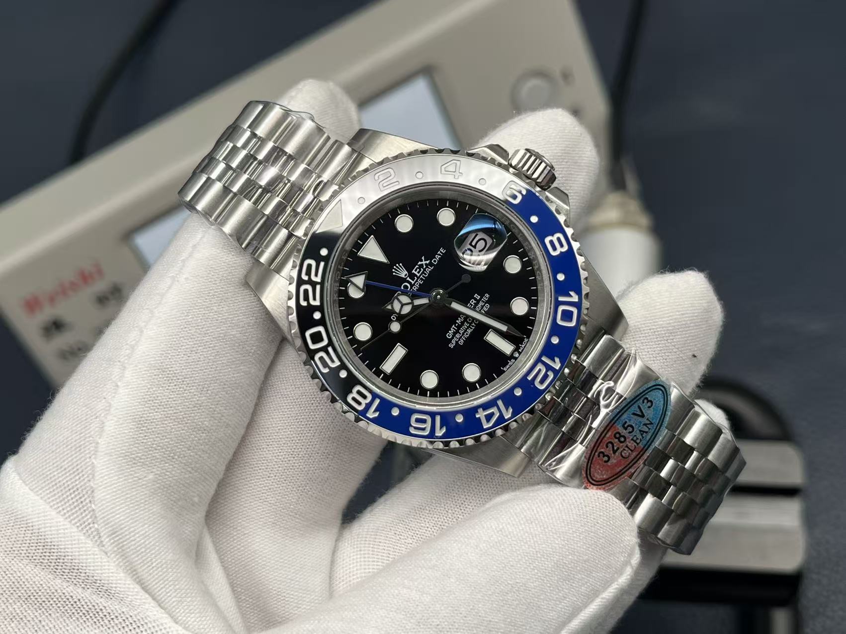 NO:725788,[C+Factory2026’s pinnacle masterpiece · Super replica, must-recommend] Accumulate and reshape classics!  The Rolex GMT-Master ll upgraded version 12670 watch, equipped with cal integrated movement, made a shocking debut. It redefines the industry benchmark of high-end replica watches with millimeter-level replica standards!  Core details · Unbounded reproduction, same quality 1. The core of the movement is equipped with cal integrated movement, equipped with a blue hairspring and the same adjustment as the original. The hour hand rapid jump function is accurately linked to the calendar instant jump. It perfectly replicates the original GMT dual time zone structure - from bottom to top hour hand, dual time zone hand, minute and second hierarchical arrangement. Every operation logic is the same as the original. 2.  The pointer technology is upgraded to electroplated platinum material, which shows a delicate luster during circulation; it uses exclusive needle tip technology to accurately restore the original outline; it is filled with blue-green luminous light imported from Switzerland, which blooms evenly and softly in the dark night, replicating the transparent texture and recognition of the genuine product. 3.  The texture of the dial is based on the original mold. The three-dimensional printing process presents a clear texture, and the electroplated platinum frame outlines a delicate outline. The central axis and the calendar window are sunk simultaneously. The font size and color are exactly the same as the original. The four corners of the bars are finely polished, and the 12-digit crater process is used. Every detail has been repeatedly calibrated, and the complex scale is full. 4.  Ring Soul has spent a lot of time researching and developing the one-piece high-precision ceramic ring. The entire series of dark blue and black rings/red and blue rings/black rings are filled with platinum. After many firing optimizations, the color difference is controlled to the extreme range, and the color and texture are infinitely close to the original ones, which can be called the finishing touch of the entire watch. 5.  The calendar presentation draws on the new version of Rolex's 'Squawk 4' design language to avoid common error versions in the market; the calendar fonts are printed three-dimensionally and clearly, and the edges are still sharp and jagged even if magnified ten times, restoring the exquisite reading experience of the genuine product. 6. The case and strap are made of 904L medical-grade steel castings, which are repeatedly hand-polished and shaped. With its core advantages of low density, strong corrosion resistance, scratch resistance and wear resistance, it gives the watch a low-key and restrained but difficult-to-conceal luxury texture, showing a high-end style when used.  C+Factory2026 pays tribute to classics with ingenuity and achieves masterpieces with precision workmanship. This Rolex GMT-Master ll upgraded version 12670 watch invites watch friends from all walks of life to appreciate the pinnacle replica!  ,,rolex19860909【C+Factory2026巅峰力作 · 超级复刻 必入推荐】厚积薄发,重塑经典！劳力士Rolex格林尼治ll升级版12670腕表,搭载cal一体机芯震撼亮相,以毫米级复刻水准,重新定义高端复刻腕表的行业标杆！ 核心细节 · 复刻无界,质感同源 1. 机芯内核搭载cal一体机芯,配置蓝游丝与原版同源调校,时针快跳功能精准联动日历瞬跳,完美复刻原版GMT双时区结构——由下至上时针、双时区针、分钟、秒钟的层级排布,每一处运转逻辑皆与正品别无二致. 2. 指针工艺升级电镀白金材质,流转间尽显细腻光泽；采用专属针尖工艺,精准还原原装轮廓；填充瑞士进口蓝绿夜光,暗夜中绽放均匀柔光,复刻正品的通透质感与辨识度. 3. 表盘质感基于原装开模打造,立体印刷工艺呈现清晰纹理,电镀白金边框勾勒精致轮廓；中心轴与日历窗同步下沉设计,字体大小、色调与原装严丝合缝,条丁四角精细打磨、12字位火山口工艺,每一处细节都历经反复校准,复刻度拉满. 4. 圈口灵魂耗费大量时间研发的一体成型高精密陶瓷圈,深蓝黑圈/红蓝圈/黑圈等全系列均采用白金填充,历经多次烧制优化,将色差控制在极致范围,色泽质感无限接近原装,堪称整表的点睛之笔. 5. 日历呈现借鉴新版劳力士“勾4”设计语言,规避市场常见误差版本；日历字体印刷立体清晰,即便放大十倍依旧边缘锐利无锯齿,还原正品的精致读数体验. 6. 表壳表带甄选904L医用级钢材铸胚,经反复手工打磨成型,凭借其低密度、强耐腐蚀性、防刮耐磨的核心优势,赋予腕表低调内敛却难掩的奢侈质感,上手尽显高级格调. C+Factory2026以匠心致敬经典,以精工成就佳作,这款劳力士格林尼治ll升级版12670腕表,邀各路表友共鉴复刻巅峰之作！,,rolex,Watch