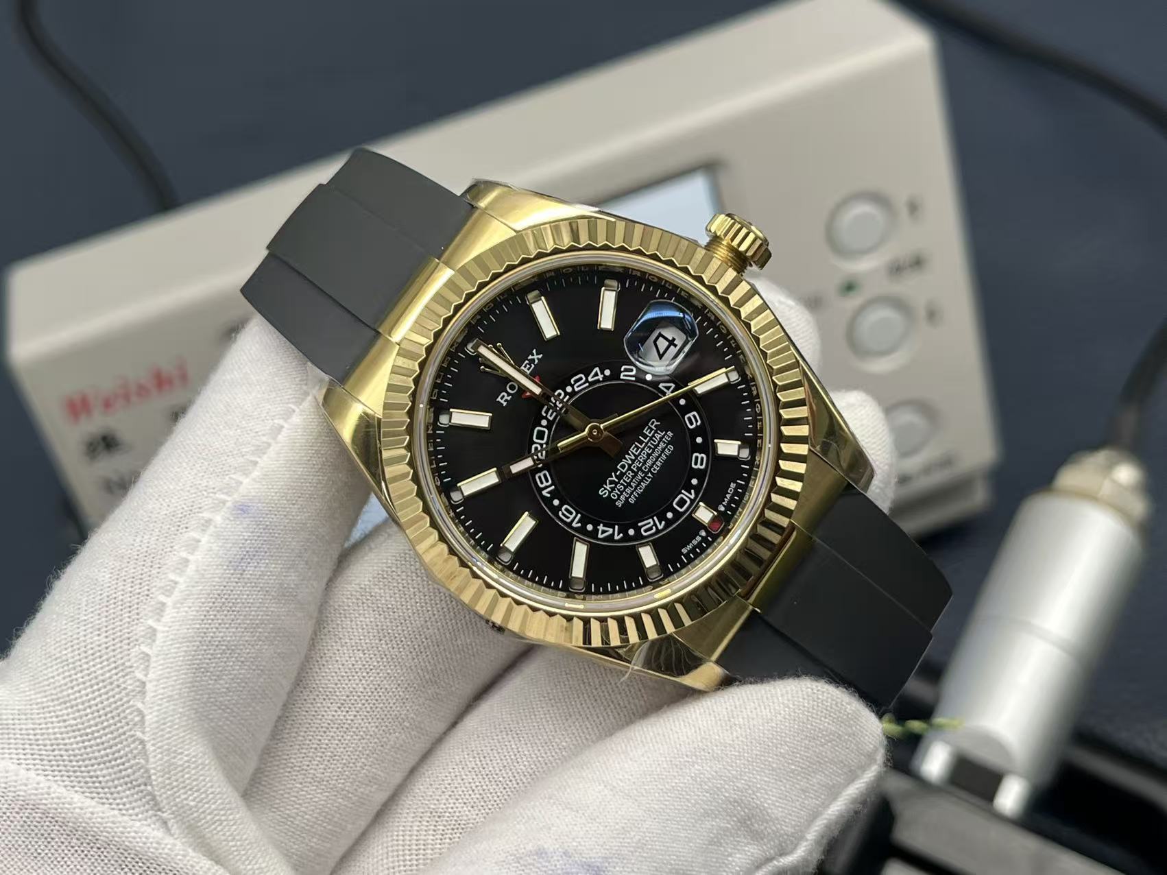 NO:727324,[ZF Factory 2026 Big New Product] Rolex Sky-Dweller’s new counterweighted version is the best on the market!  This classic replica, known as 'the most complicated Rolex in history', uses top craftsmanship and precise adjustment to redefine the benchmark level of 'Skywalker' replicas. The 42MM Oyster case is made of 904L stainless steel and polished, replicating the classic texture; the high-permeability sapphire mirror is paired with a small window convex lens, and the calendar display is clear and sharp. The bezel is equipped with Rolex's iconic Ring  The Command triangular pit pattern two-way rotation design allows you to adjust the month with a light turn, and the operating feel is the same as the original; the folding Oyster buckle is equipped with a 5MM easy-adjustable link extension system, which fits the wrist more intimately. What is particularly worth mentioning is the ZF exclusive authentic molded 'charm blue' radial pattern dial - bright and dazzling in the sun, warm and agile on cloudy days, the light and shadow flow between it, showing the authentic charm, and you will be captivated at a glance.  The inner core is the same hard-core ZF exclusive modified 9002 movement, with 28,800 times/hour high-frequency oscillation, 72-hour long-term power reserve, stable performance and durability. More importantly, the correct adjustment logic of the original product is restored. The sub-dial exclusively displays the second time zone and LOGO.  The red triangle below accurately points to the 24-hour time; pull out the crown to the first position, dial up to adjust the calendar, and dial down to adjust the hour hand (the minute hand does not move); pull it to the second gear to adjust the time normally, and the 24-hour circle of the sub-dial will be synchronously linked. Every step of the operation is exactly the same as the original.  Want to relieve your 'Skywalker' addiction?  Produced by ZF, it must be a high-quality product, so you won’t lose money if you buy it this time!  ,,rolex19860909【ZF Factory2026重磅新品】劳力士Sky-Dweller全新配重版本,堪称市场顶配！这款被誉为“史上最复杂劳力士”的经典复刻,以顶尖工艺与精准调校,重新定义“天行者”副本的标杆水准. 42MM蚝式表壳甄选904L精钢打磨,复刻经典质感；高通透蓝宝石镜面搭配小窗凸透镜,日历显示清晰锐利.表圈搭载劳力士标志性Ring Command三角坑纹双向旋转设计,轻转即可调节月份,操作感与正品别无二致；折叠蚝式带扣配5MM易调链节延展系统,贴合手腕更显贴心. 尤其值得一提的是ZF独家正品开模的“魅蓝色”放射纹表盘——阳光下璀璨耀眼,阴天里温润灵动,光影流转间尽显正品神韵,一眼沦陷. 内在核心同样硬核ZF独家改装9002机芯,28800次/小时高频振荡,72小时长效动力储备,性能稳定耐造.更关键的是还原正品正确调校逻辑子表盘专属显示第二时区,LOGO下方红色三角形精准指向24小时制时间；拔出把头至第一档,上拨调日历、下拨单调时针（分针不动）；拉至第二档正常调时,子表盘24小时圈同步联动,每一步操作都与原装严丝合缝. 想解“天行者”之瘾？ZF出品,必属精品,这波入手不亏！,,rolex,Watch