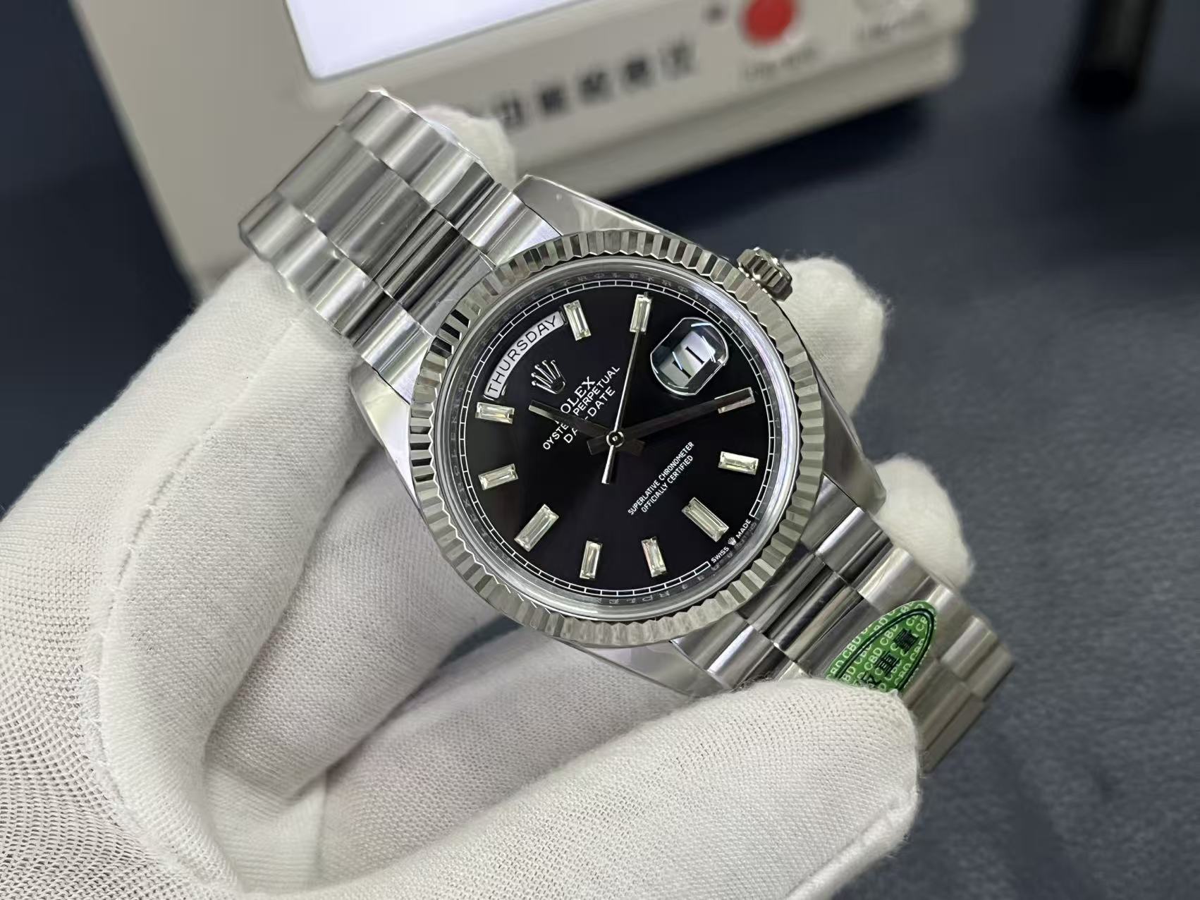 NO:882028,[CBD Factory2026 Wall Crack Recommendation · Rolex Datejust DD Ultimate Top Edition] The most popular ceiling-level DD presidential watch of the year, specially created for senior watch friends!  CBD Factory 2026 is a new iterative upgrade, fully optimized to address common problems such as detail holes, unstable movements, and cheap textures in all versions on the market. It is the ultimate version with the highest degree of restoration, the strongest stability, and the most perfect details in the market, perfectly benchmarking the genuine quality of counters. [Core | Flagship movement, top-end soul] Equipped with Rolex DD exclusive all-in-one movement, bid farewell to ordinary low-end versions!  Observatory-level precision adjustment, daily average error of ±2 seconds, extremely accurate travel time. 70 hours of ultra-long power reserve, no need to adjust the time when idle on weekends, friendly to lazy people. The same original paramagnetic hairspring + anti-seismic structure, anti-fall, anti-magnetic, anti-temperature difference, durable. Double-window day calendar instant jumps smoothly, gear damping, jump rhythm 1:1 synchronization counter, silent and no noise, flawless function [Appearance craftsmanship | 1:1 counter mold opening  Authenticity is difficult to tell] A complete set of 2026 new high-precision molds, the size, thickness, curvature, and gaps are completely in line with the original version. High-end precious metal gold plating process, the color is warm and transparent, not whitening, not dazzling, wear-resistant and not easy to fade, restoring the high-end texture of gold watches in the counter. The head of state strap is finely polished, with even joint gaps, comfortable and no irritation on the wrist, and the wearing style is exactly the same as the original one.  The three-dimensional grooved outer ring is accurately cut, the texture is deep and symmetrical, and the edges and corners are clean and will not cut your hands; the dial scale, fonts, and luminous filling are even and full, without blurring or skewing. The high-definition sapphire scratch-resistant mirror has ultimate light transmittance, is anti-glare and scratch-resistant, and can be worn daily without fear of wear and tear [Upgraded details | Say goodbye to currency defects] The entire watch body is finely polished and polished, without burrs and without a cheap industrial feel;  The crown engraving, bottom cover texture, waterproof tightness, and adjustment feel are all synchronized with the original version; solving all common problems of the market version such as paint peeling, large gaps, movement stops, and calendar lags!  [Wearing Style | Versatile Light Luxury Ceiling for Men] The Rolex DD classic presidential watch has a calm and noble aura. It can be perfectly suitable for business formal wear, daily commuting, and party entertainment. It is low-key luxury and not exaggerated. It is a classic watch that enhances personal taste and aura!  I will buy Diary DD in 2026, and only choose the highest version in the CBD market. A knowledgeable friend, close your eyes and avoid stepping into pitfalls, rolex, gold plating19860909【CBD Factory2026墙裂推荐 · 劳力士日志DD 终极顶配版】 年度爆款天花板级别DD总统表,专为资深表友打造！ CBD工厂2026全新迭代升级,针对市面所有版本细节漏洞、机芯不稳、质感廉价等通病全方位优化,是目前市场还原度最高、稳定性最强、细节最完美的终极版本,完美对标专柜正品品质.【核心核心｜旗舰机芯 顶配灵魂】 搭载劳力士DD专属一体机芯,告别普通低配版本！ 天文台级精准调校,日均误差±2秒,走时极致精准 70小时超长动力储备,周末闲置无需对时,懒人友好 原装同款顺磁游丝+抗震结构,抗摔、抗磁、抗温差,经久耐用 双窗星期日历瞬跳丝滑顺畅,档位阻尼、跳转节奏1:1同步专柜,静音无杂音,功能零瑕疵【外观工艺｜1:1专柜开模 真伪难辨】 全套2026全新高精度模具,尺寸、厚度、弧度、缝隙完全对标原版 高端贵金属镀金工艺,色泽温润通透,不泛白、不刺眼,耐磨不易褪色,还原专柜金表高级质感 元首表带精细打磨,节口缝隙均匀,贴腕舒适无硌手感,佩戴版型和正品完全一致 立体坑纹外圈切割精准、纹路深邃对称,棱角干净不割手；表盘刻度、字体、夜光填充均匀饱满,无模糊、无歪斜 高清蓝宝石防刮镜面,透光性极致,防眩防刮,日常佩戴无惧磨损【细节升级｜告别通货瑕疵】 全表身精细抛光打磨,无毛刺、无廉价工业感； 表冠刻印、底盖纹路、防水密合度、调校手感全部同步原版； 解决市面版本掉漆、缝隙大、机芯偷停、日历卡顿等所有通病！【佩戴格调｜男士百搭轻奢天花板】 劳力士DD经典总统表,自带沉稳尊贵气场, 商务正装、日常通勤、聚会应酬都能完美适配, 低调奢华不浮夸,是提升个人品味与气场的经典腕表！ 2026入手日志DD,只选CBD市场最高顶配版本, 懂货的表友,闭眼冲不踩坑,,rolex,gold plating,Watch