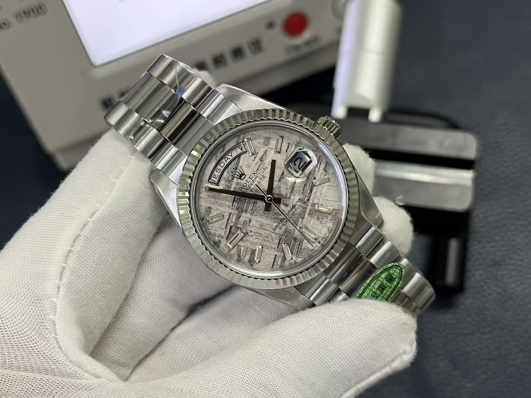 NO:882035,[CBD Factory2026 Wall Crack Recommendation · Rolex Datejust DD Meteorite Special Side Ultimate Top Edition] The most popular ceiling-level DD presidential watch of the year, specially created for senior watch friends!  CBD Factory 2026 is a new iterative upgrade, fully optimized to address common problems such as detail holes, unstable movements, and cheap textures in all versions on the market. It is the ultimate version with the highest degree of restoration, the strongest stability, and the most perfect details in the market, perfectly benchmarking the genuine quality of counters. [Core | Flagship movement, top-end soul] Equipped with Rolex DD exclusive all-in-one movement, bid farewell to ordinary low-end versions!  Observatory-level precision adjustment, daily average error of ±2 seconds, extremely accurate travel time. 70 hours of ultra-long power reserve, no need to adjust the time when idle on weekends, friendly to lazy people. The same original paramagnetic hairspring + anti-seismic structure, anti-fall, anti-magnetic, anti-temperature difference, durable. Double-window day calendar instant jumps smoothly, gear damping, jump rhythm 1:1 synchronization counter, silent and no noise, flawless function [Appearance craftsmanship | 1:1 counter mold opening  Authenticity is difficult to tell] A complete set of 2026 new high-precision molds, the size, thickness, curvature, and gaps are completely in line with the original version. High-end precious metal gold plating process, the color is warm and transparent, not whitening, not dazzling, wear-resistant and not easy to fade, restoring the high-end texture of gold watches in the counter. The head of state strap is finely polished, with even joint gaps, comfortable and no irritation on the wrist, and the wearing style is exactly the same as the original one.  The three-dimensional grooved outer ring is accurately cut, the texture is deep and symmetrical, and the edges and corners are clean and will not cut your hands; the dial scale, fonts, and luminous filling are even and full, without blurring or skewing. The high-definition sapphire scratch-resistant mirror has ultimate light transmittance, is anti-glare and scratch-resistant, and can be worn daily without fear of wear and tear [Upgraded details | Say goodbye to currency defects] The entire watch body is finely polished and polished, without burrs and without a cheap industrial feel;  The crown engraving, bottom cover texture, waterproof tightness, and adjustment feel are all synchronized with the original version; solving all common problems of the market version such as paint peeling, large gaps, movement stops, and calendar lags!  [Wearing Style | Versatile Light Luxury Ceiling for Men] The Rolex DD classic presidential watch has a calm and noble aura. It can be perfectly suitable for business formal wear, daily commuting, and party entertainment. It is low-key luxury and not exaggerated. It is a classic watch that enhances personal taste and aura!  I will buy Diary DD in 2026, and only choose the highest version in the CBD market. A knowledgeable friend, close your eyes and avoid stepping into pitfalls, rolex, gold plating19860909【CBD Factory2026墙裂推荐 · 劳力士日志DD 陨石特殊面 终极顶配版】 年度爆款天花板级别DD总统表,专为资深表友打造！ CBD工厂2026全新迭代升级,针对市面所有版本细节漏洞、机芯不稳、质感廉价等通病全方位优化,是目前市场还原度最高、稳定性最强、细节最完美的终极版本,完美对标专柜正品品质.【核心核心｜旗舰机芯 顶配灵魂】 搭载劳力士DD专属一体机芯,告别普通低配版本！ 天文台级精准调校,日均误差±2秒,走时极致精准 70小时超长动力储备,周末闲置无需对时,懒人友好 原装同款顺磁游丝+抗震结构,抗摔、抗磁、抗温差,经久耐用 双窗星期日历瞬跳丝滑顺畅,档位阻尼、跳转节奏1:1同步专柜,静音无杂音,功能零瑕疵【外观工艺｜1:1专柜开模 真伪难辨】 全套2026全新高精度模具,尺寸、厚度、弧度、缝隙完全对标原版 高端贵金属镀金工艺,色泽温润通透,不泛白、不刺眼,耐磨不易褪色,还原专柜金表高级质感 元首表带精细打磨,节口缝隙均匀,贴腕舒适无硌手感,佩戴版型和正品完全一致 立体坑纹外圈切割精准、纹路深邃对称,棱角干净不割手；表盘刻度、字体、夜光填充均匀饱满,无模糊、无歪斜 高清蓝宝石防刮镜面,透光性极致,防眩防刮,日常佩戴无惧磨损【细节升级｜告别通货瑕疵】 全表身精细抛光打磨,无毛刺、无廉价工业感； 表冠刻印、底盖纹路、防水密合度、调校手感全部同步原版； 解决市面版本掉漆、缝隙大、机芯偷停、日历卡顿等所有通病！【佩戴格调｜男士百搭轻奢天花板】 劳力士DD经典总统表,自带沉稳尊贵气场, 商务正装、日常通勤、聚会应酬都能完美适配, 低调奢华不浮夸,是提升个人品味与气场的经典腕表！ 2026入手日志DD,只选CBD市场最高顶配版本, 懂货的表友,闭眼冲不踩坑,,rolex,gold plating,Watch