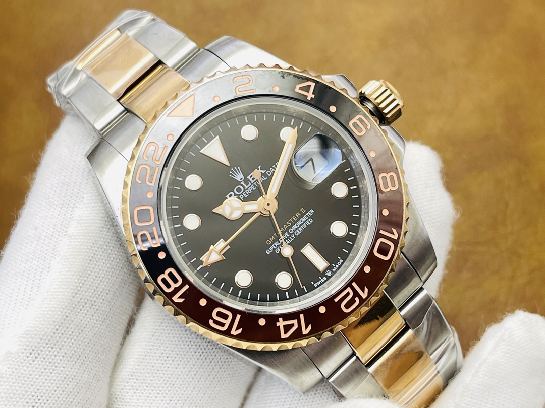 NO:150485,[VRS Factory's latest masterpiece, super replica, wall crack recommendation] Accumulate and create a new look and redefine the Rolex Rolex Greenwich ll (with two movements 3186/original all-in-one) upgraded 12670 watch debuts!  In terms of details, 1 movement 3186/ adopts an integrated movement blue hairspring and the original version. The function of the calendar is also adjusted by debugging the hour hand quickly jump. The GMT dual time zone hand is on the second layer above the bottom hour hand, from bottom to top, the order from the clock hand-dual time zone hand-minute-second. 2 hands; upgraded electroplated platinum can see its luster at any angle. Special needle tip process is used to ensure that it is consistent with the original luminous powder selected from Swiss imported blue-green luminous filling to perfectly restore the luminous effect!  3 dial; original mold opening, three-dimensional printing, electroplated platinum, central axis sinking, calendar sinking, font size and color are exactly the same as original, including polishing of the four corners of the strip. The 12-character crater polishing has achieved high consistency!  4-ring port; the soul of this watch is also the place where our factory spends a lot of time and energy. Every firing is an improvement. The color difference of the high-precision ceramic circles in the integrated ring port of the factory must be reduced to the lowest. The dark blue black circle/red and blue circle/black circle/real ceramics are all filled with platinum, and their color is currently the closest to the original one!  5 calendar; VR learns from many wrong versions in the market. The font printing of the calendar is quite clear and three-dimensional, and it is still clear and three-dimensional with ten times enlargement. No jagged!  6 case strap; choose 904L steel cast embryo, repeatedly polished and molded, 904L steel has low density, strong corrosion resistance, scratch resistance, wear resistance and other advantages. The overall appearance shows a low-key and luxurious feeling!  VRS Factory’s craftsmanship masterpieces, classics and masterpieces, welcome to appreciate them!  ,,rolex19860909【VRS Factory最新力作 超级复刻 墙裂推荐】厚积薄发 重新定义劳力士Rolex格林尼治ll（搭cal.两种机芯3186/原版一体机）升级版12670腕表惊艳登场！细节方面 1机芯3186/采用是一体机芯蓝游丝和原版同样通过调试时针快跳调整日历的功能瞬跳,和原版一样的GMT双时区表针在底部时针上面的第二层,由下到上的顺序为时针-双时区针-分钟-秒钟. 2指针；升级电镀白金在任何角度都可以看见其光泽感 采用特殊针尖工艺 确保与原装一致夜光粉选用瑞士进口蓝绿夜光填充完美还原夜光效果！ 3表盘；原装开模 立体印刷 电镀白金 中心轴下沉 日历下沉 字体大小与颜色同原装完全一致包括条丁四角的打磨 12字位火山口打磨都做到了高度一致！ 4圈口；此款表的灵魂所在 也是本厂花费大量时间与精力的地方 每一次的烧制都是一次进步 本厂圈口一体成型高精密陶瓷圈色差也是必须降到最低 深蓝黑圈/红蓝圈/黑圈/真陶瓷均为白金填充,其颜色目前是最接近原装的！ 5日历；VR加以借鉴避开市场众多错误版本,日历的字体印刷相当清晰立体,放大十倍依旧清晰立体 无锯齿！ 6表壳表带；选用904L钢材铸胚,在反复手工打磨成型,904L钢密度小 耐腐蚀性强 防刮耐磨等优点.整体观感显现出低调上又奢侈感！ VRS Factory匠心力作 演绎经典 成就佳作 欢迎各路表友品鉴！,,rolex,Watch