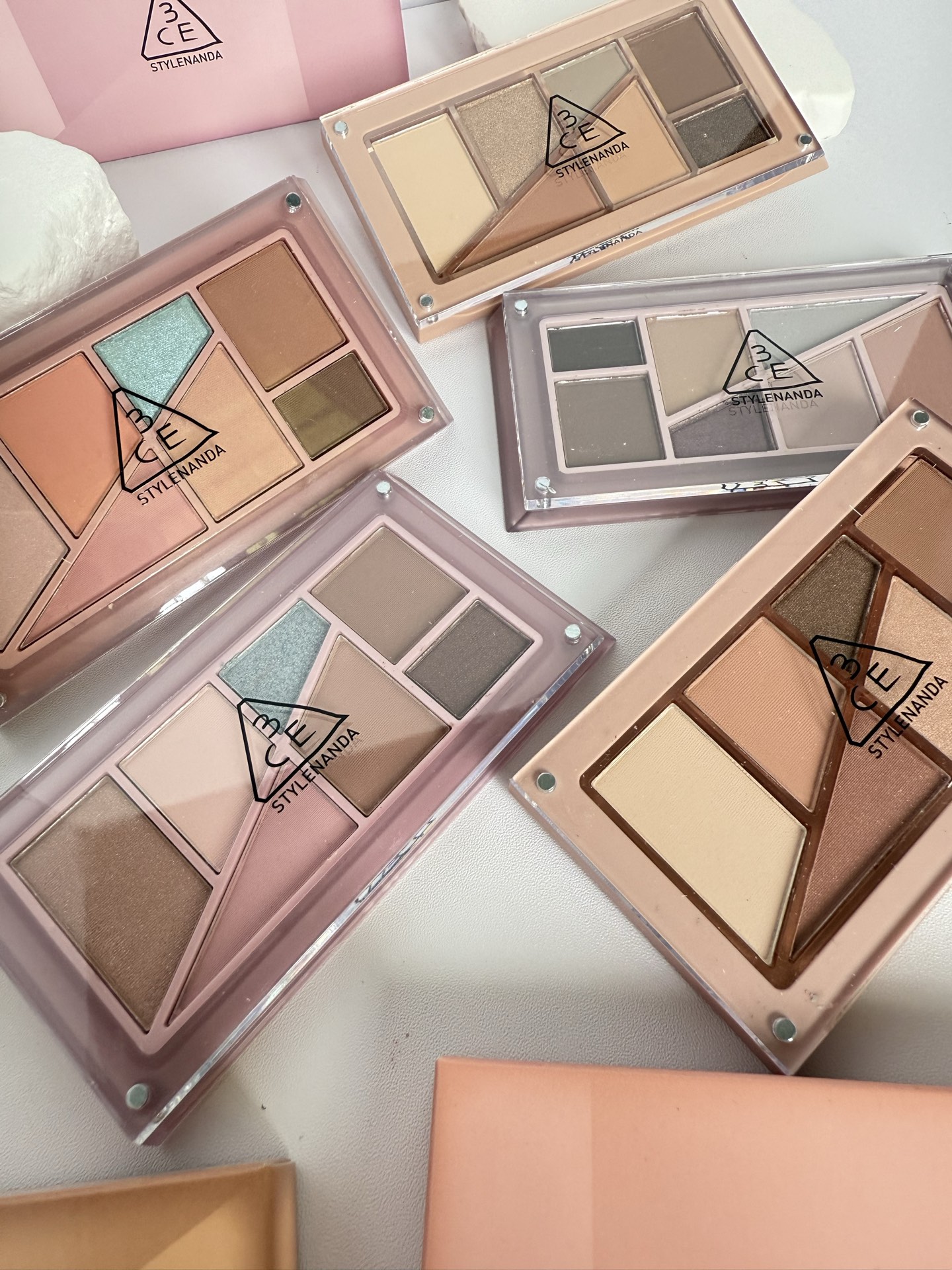 32！（nota del pedido: sombras de ojos apilables 3CE + número de color） Paleta de sombras de ojos, rubor y contorno apila…