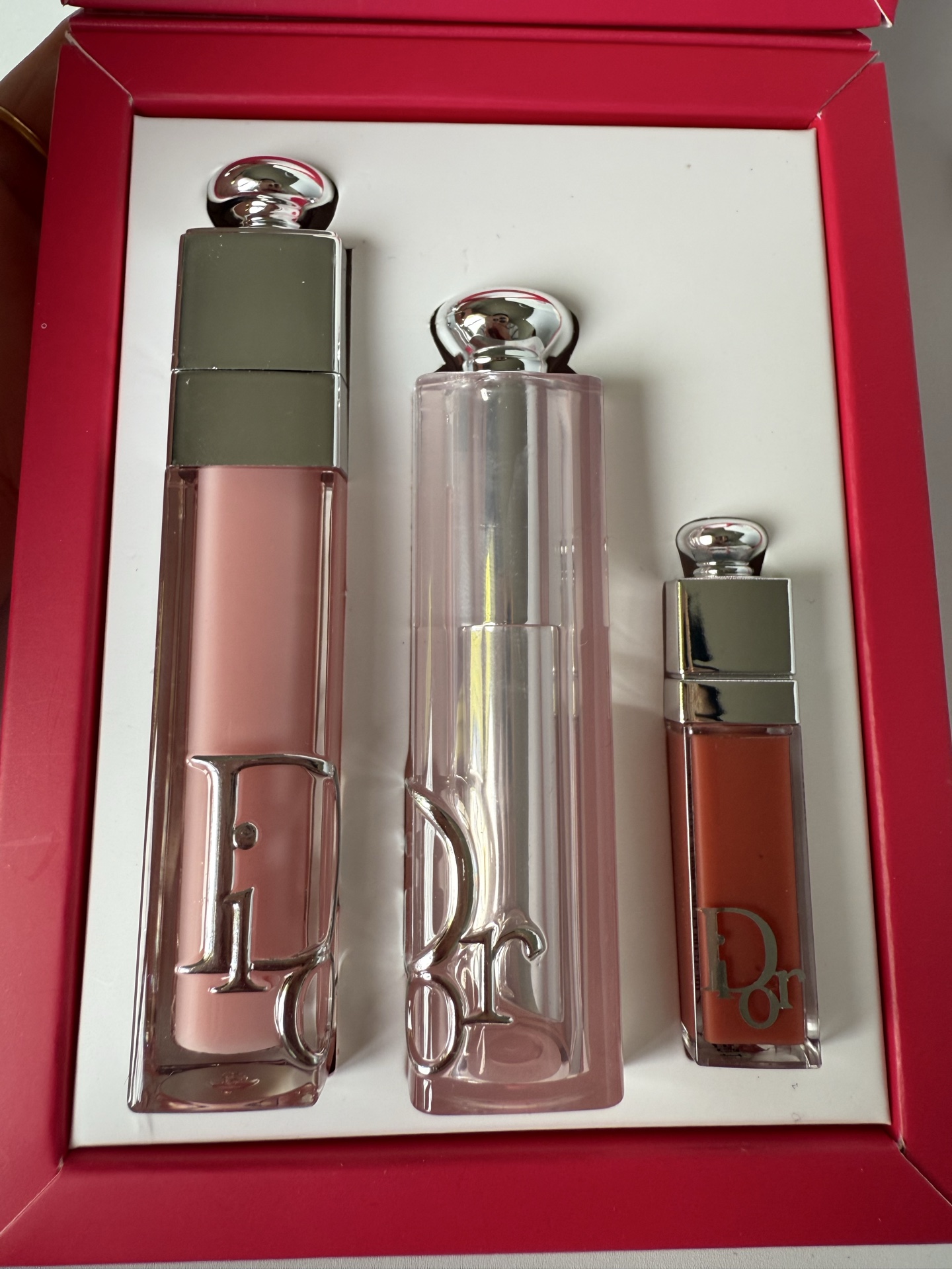 95💰迪奥蝴蝶版明星唇部护理三件套

内含: 3.2g变色唇膏001 +6ml丰唇蜜001
 +2ml丰唇蜜038