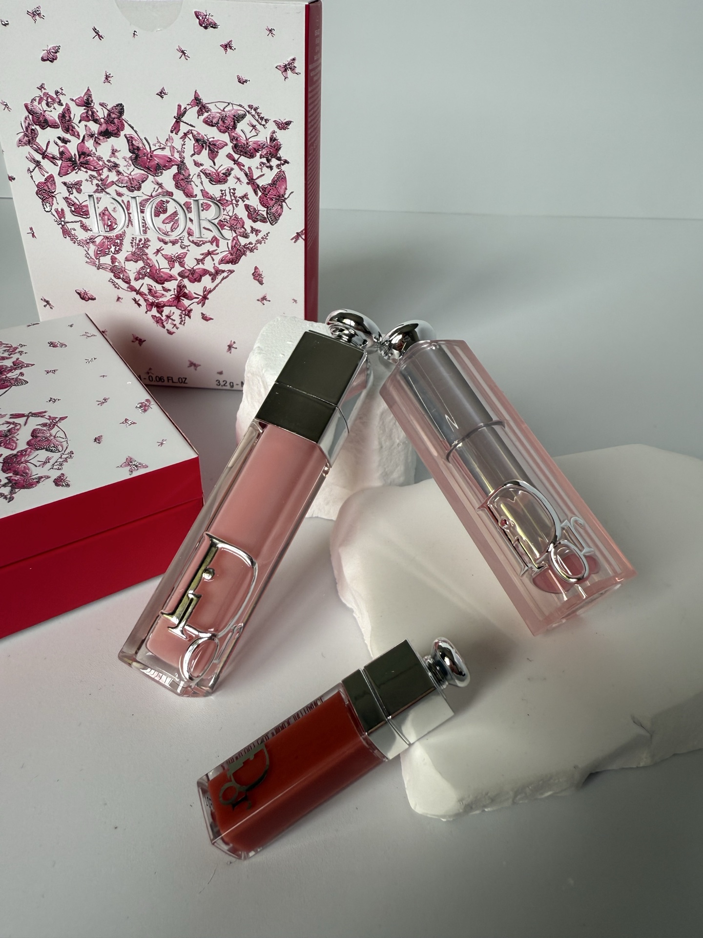 95💰迪奥蝴蝶版明星唇部护理三件套

内含: 3.2g变色唇膏001 +6ml丰唇蜜001
 +2ml丰唇蜜038