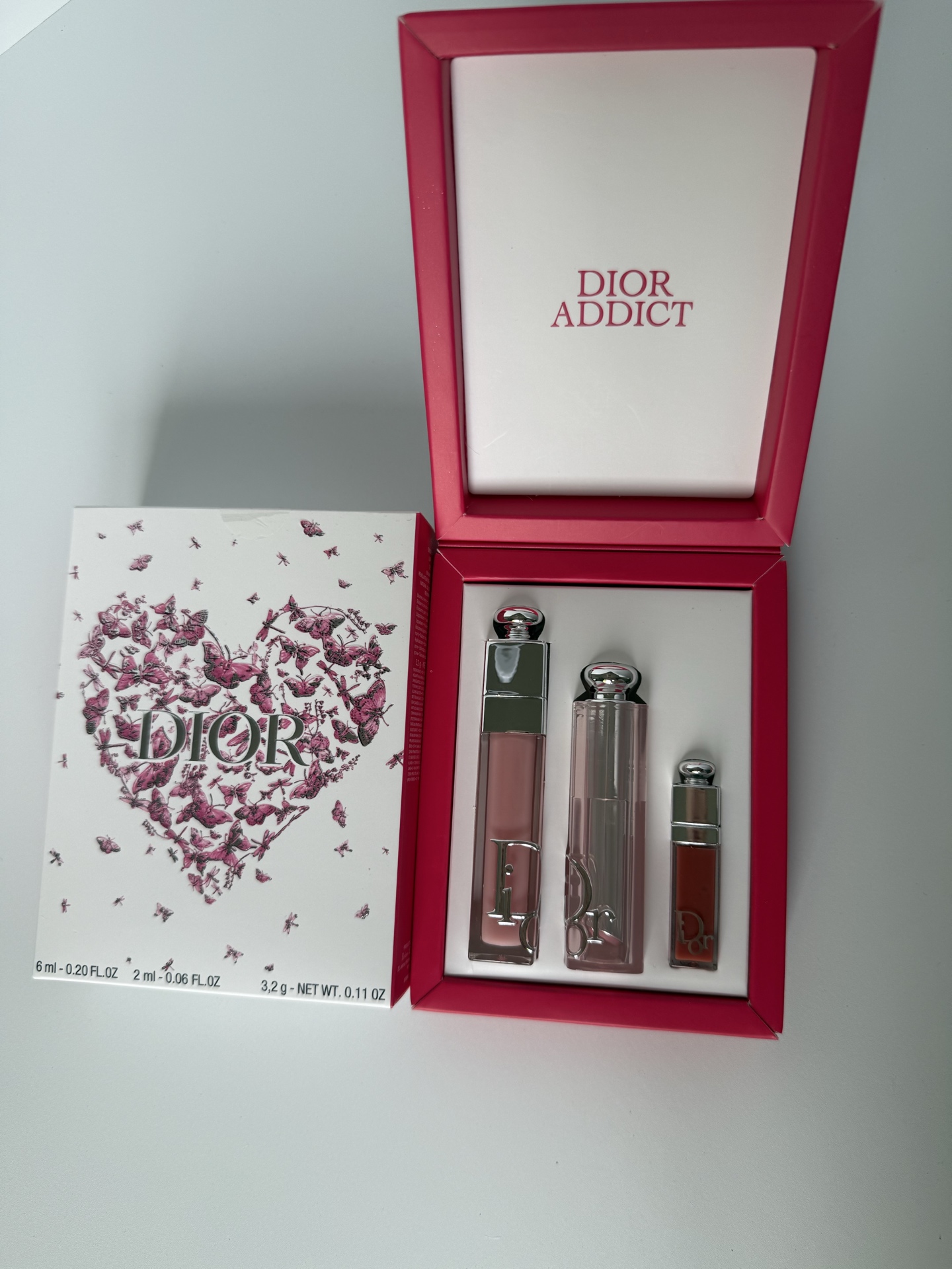 95💰迪奥蝴蝶版明星唇部护理三件套

内含: 3.2g变色唇膏001 +6ml丰唇蜜001
 +2ml丰唇蜜038