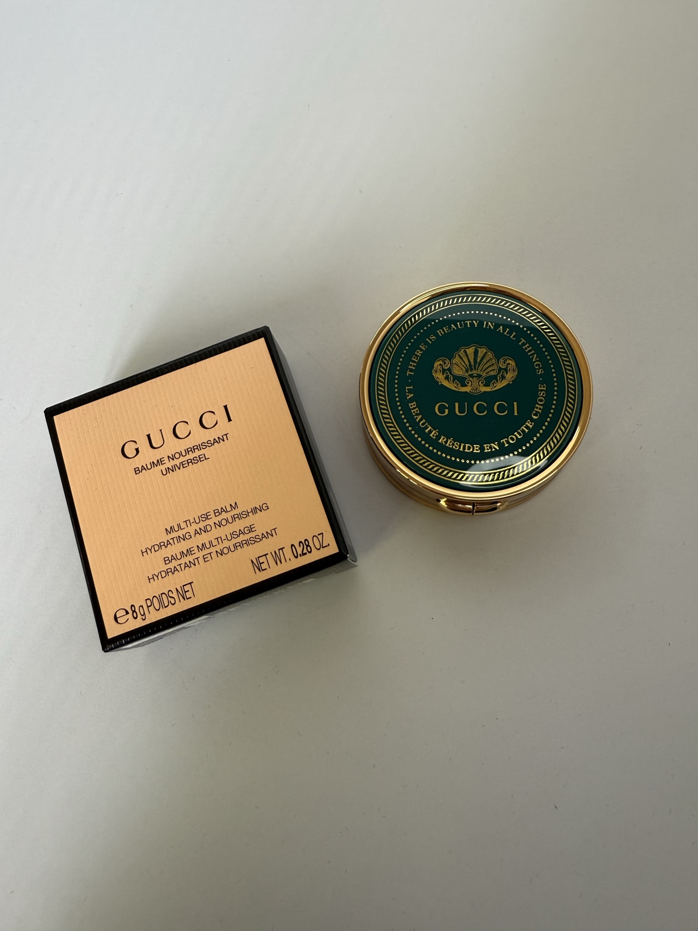 ¡Bálsamo labial Gucci con extractos botánicos 8g! ¿Por qué no se llama bálsamo labial? Porque es un producto multifunci…