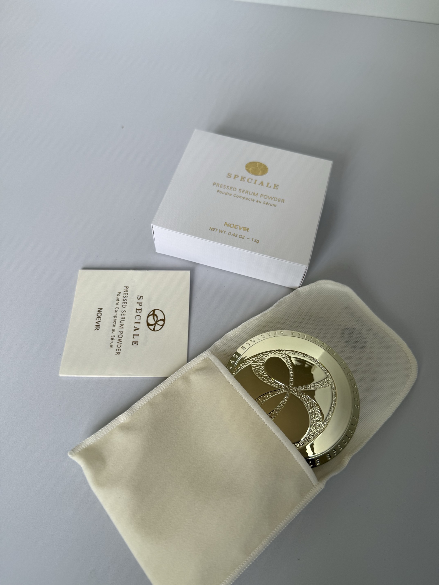 76。NOEVIR诺薇雅精纯蜜粉饼12g
🔜 一比一质量❗️NOEVIR诺薇雅精纯蜜粉饼12g
批号：BEA