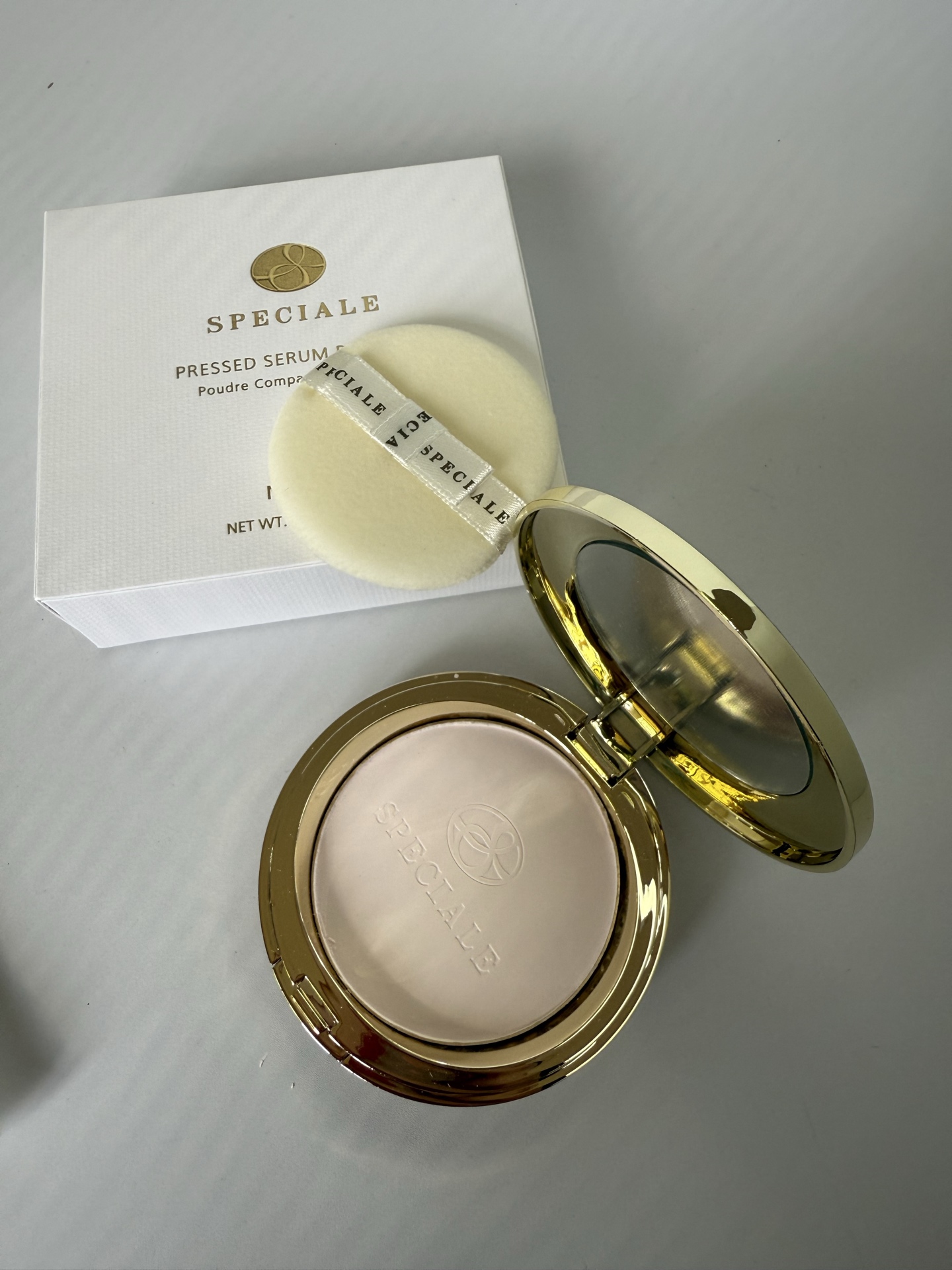 76。NOEVIR诺薇雅精纯蜜粉饼12g
🔜 一比一质量❗️NOEVIR诺薇雅精纯蜜粉饼12g
批号：BEA