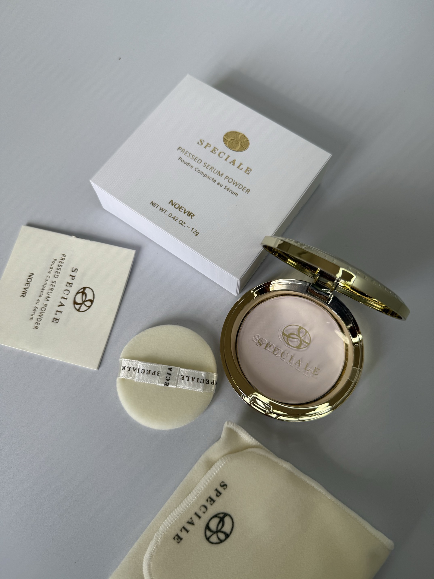 76。NOEVIR诺薇雅精纯蜜粉饼12g
🔜 一比一质量❗️NOEVIR诺薇雅精纯蜜粉饼12g
批号：BEA