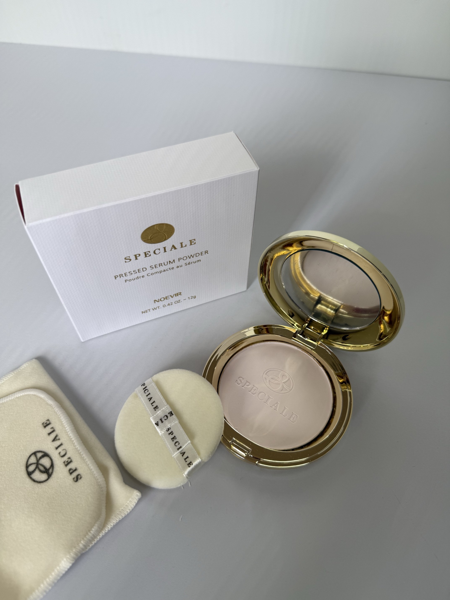 76。NOEVIR诺薇雅精纯蜜粉饼12g
🔜 一比一质量❗️NOEVIR诺薇雅精纯蜜粉饼12g
批号：BEA