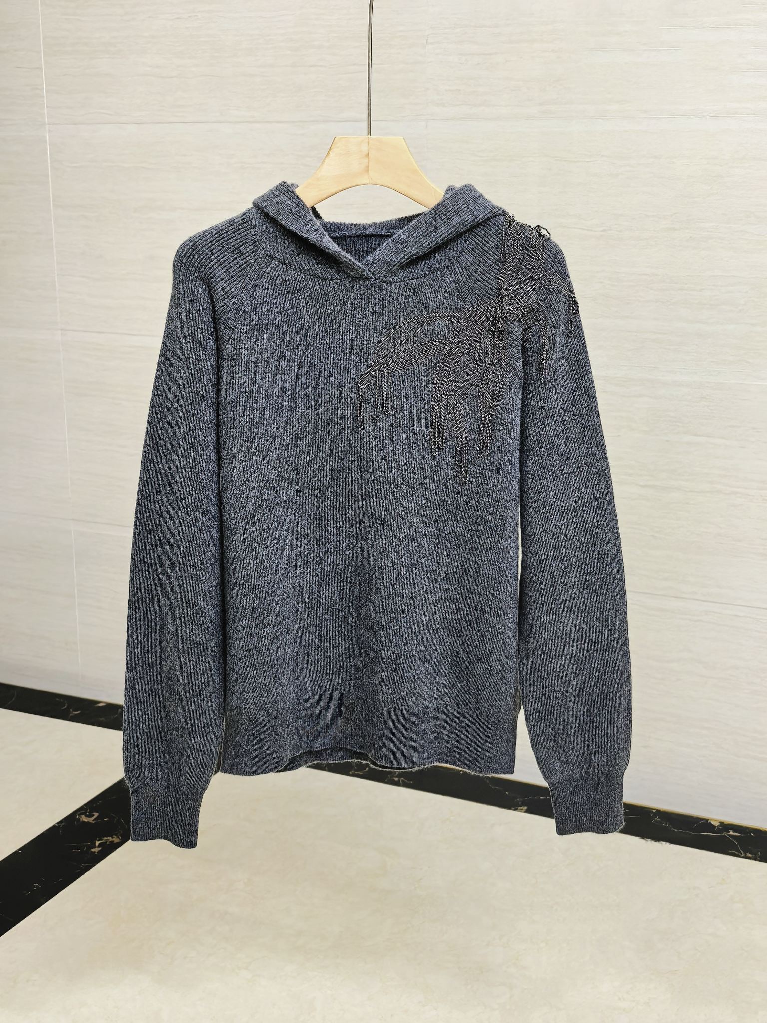 Fashionable Women's Cashmere Set with Tassel Chain Detail - Available in Two Colors 6 a1755315962927 8314