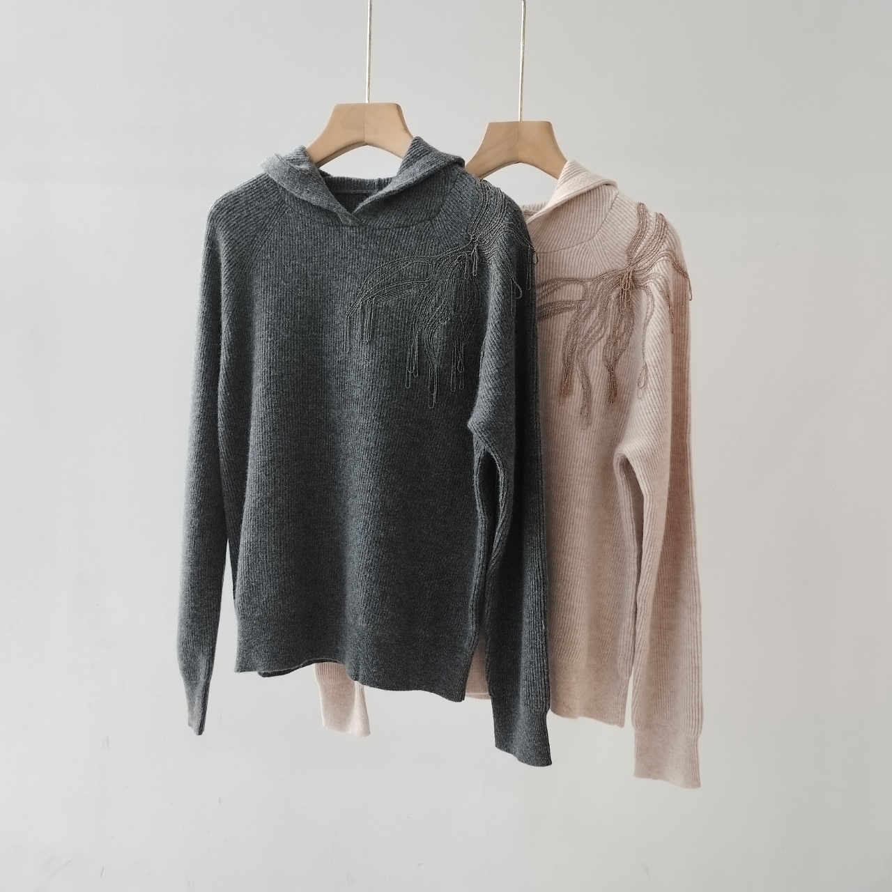 Fashionable Women's Cashmere Set with Tassel Chain Detail - Available in Two Colors 4 a1756603652228 1512