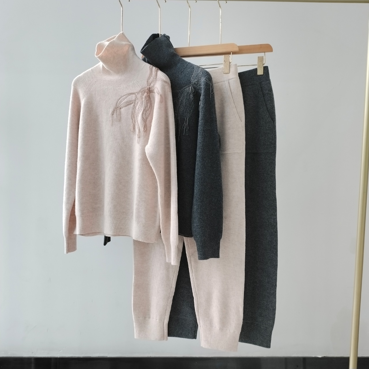 Fashionable Women's Cashmere Set with Tassel Chain Detail - Available in Two Colors 2 a1756603695343 1750
