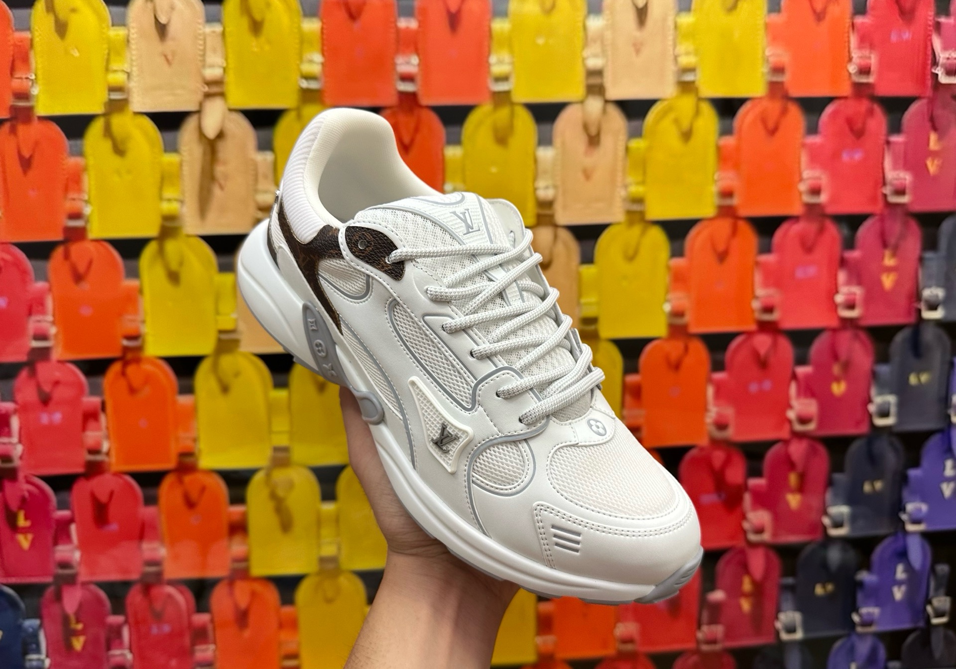 NO:469509,LV OLYMIA sneakers 35-45 (38.46 for women, 38.46 for custom-made products, no return or exchange) Purchase ceiling level Full set of exquisite aircraft gift box packaging Please identify the quality of my home Please pay attention to the market currency materials!  This LV Olymia sneaker uses mesh fabrics and metal texture synthetic leather and other technological fabrics to create complex uppers, and uses simple sports design to interpret the inspiration of classic running shoes. Various brand classic elements establish recognition. Embellish the lightness of Monogram flowers. EVA outsoles make for a comfortable and flexible wearing experience., Dad shoes, louis vuitton, sneakers19860909LV OLYMIA 运动鞋 35-45（女40.男38.46定做不退换） 代购天花板级别 全套精美飞机礼盒包装 请认准我家品质 请注意区分市面通货材料！ 本款 LV Olymia运动鞋选用网格面料与金属质感合成皮革等科技面料缔造繁复鞋面,并借简约运动设计诠释经典跑鞋的灵感启发.多样品牌经典元素树立辨识度.点缀Monogram花卉的轻盈 EVA外底成就舒弹穿着体验.,老爹鞋,louis vuitton,sneakers,Women's Shoes