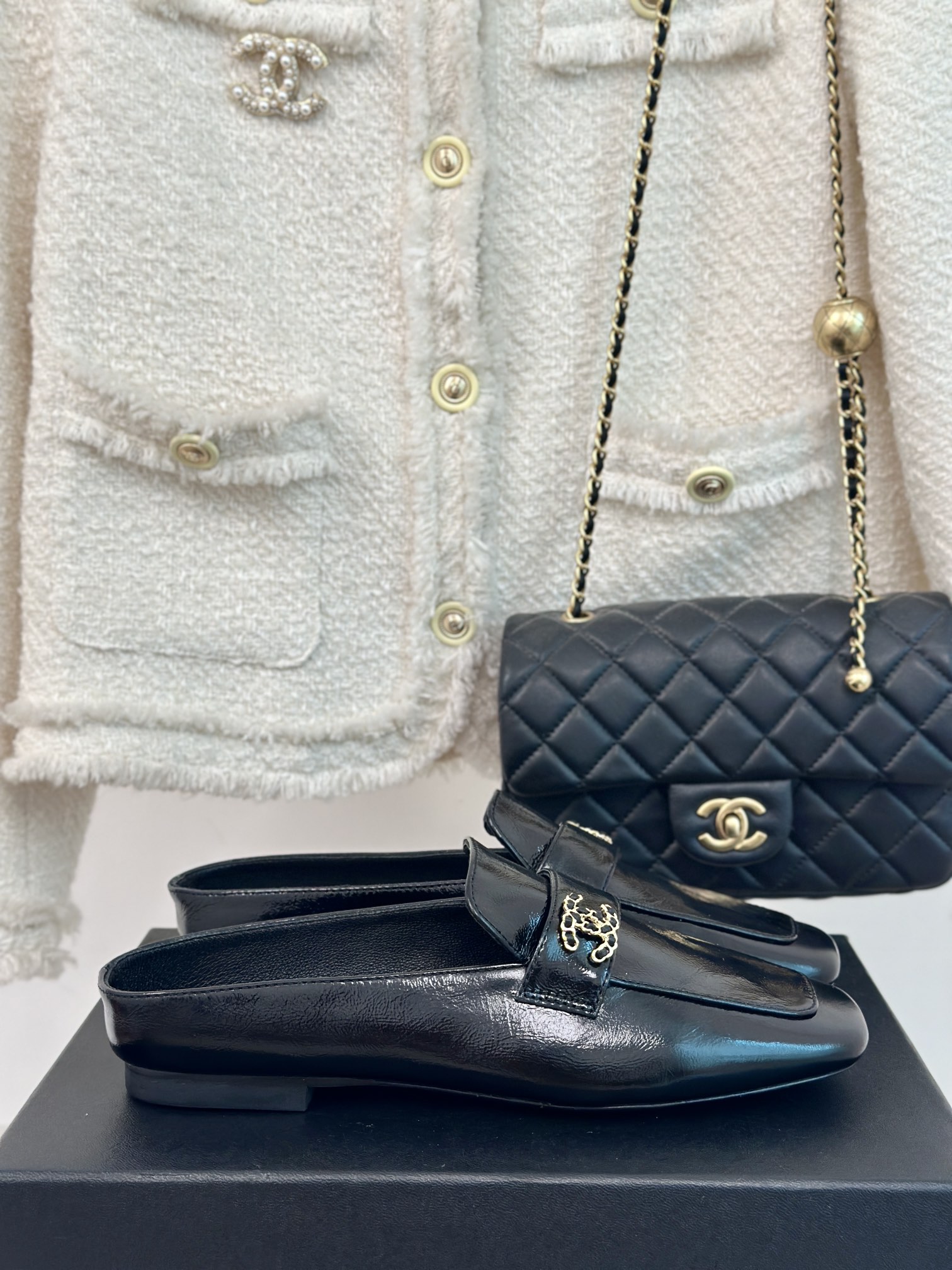 How to Find Designer Replica
 Chanel Shoes Half Slippers Cowhide Lambskin Sheepskin Silk