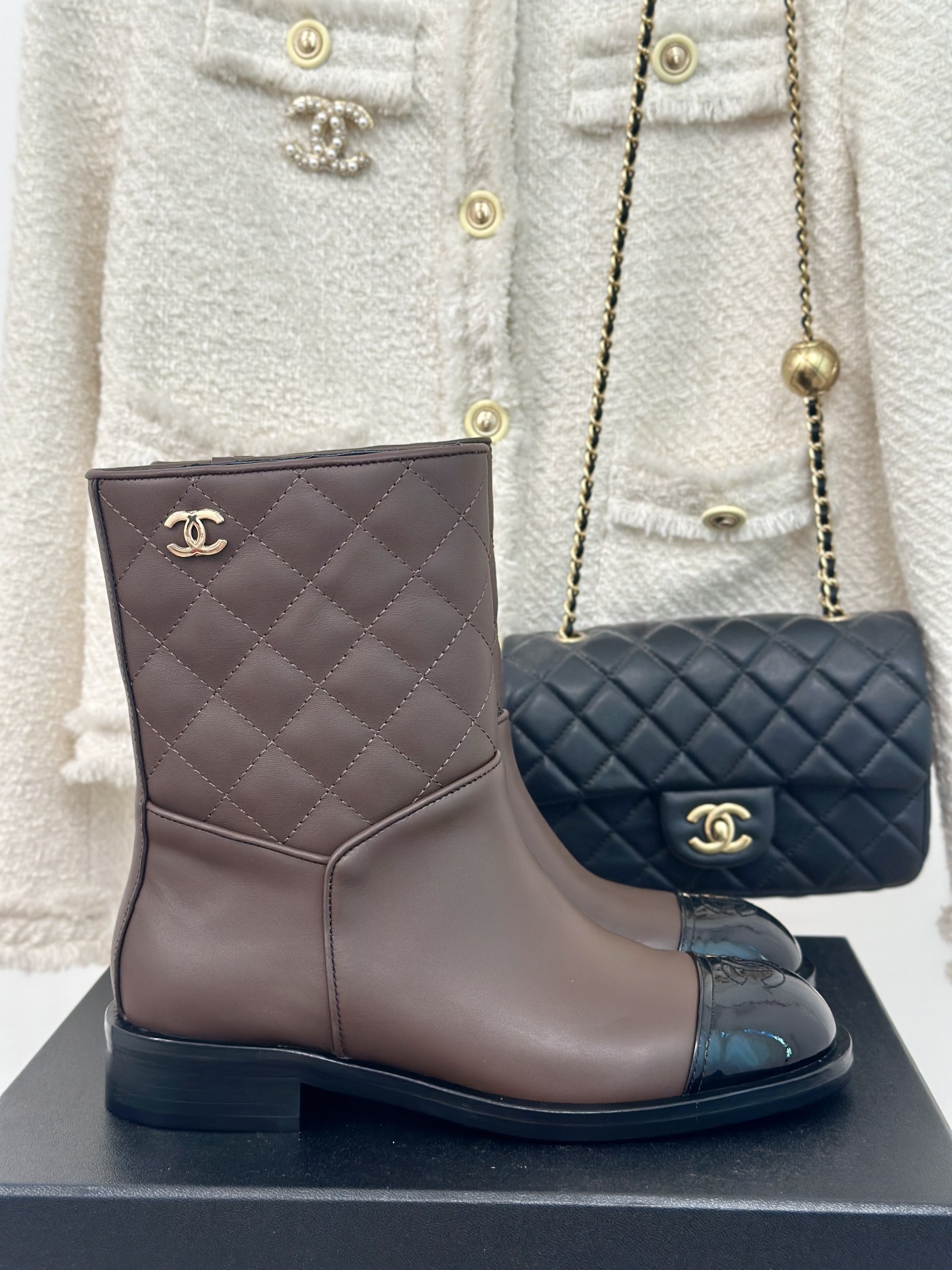 Chanel calidad de los espejo
 Botas cortas Empalme Piel vaca Cuero Dermis oveja Seda Colección otoño – invierno Vintage