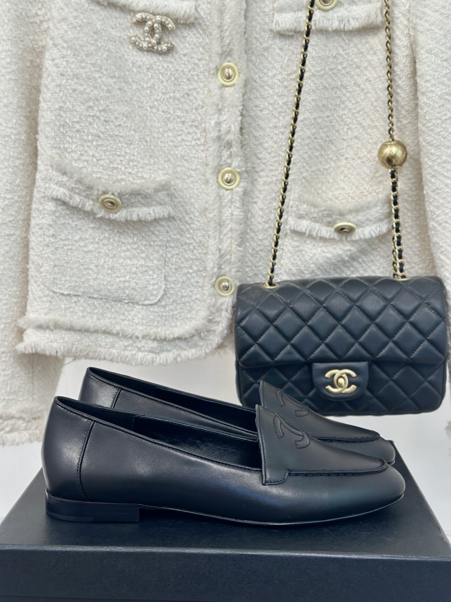 Chanel Zapatos Loafers Calzado monocapa Piel de vaca Cuero oveja Seda