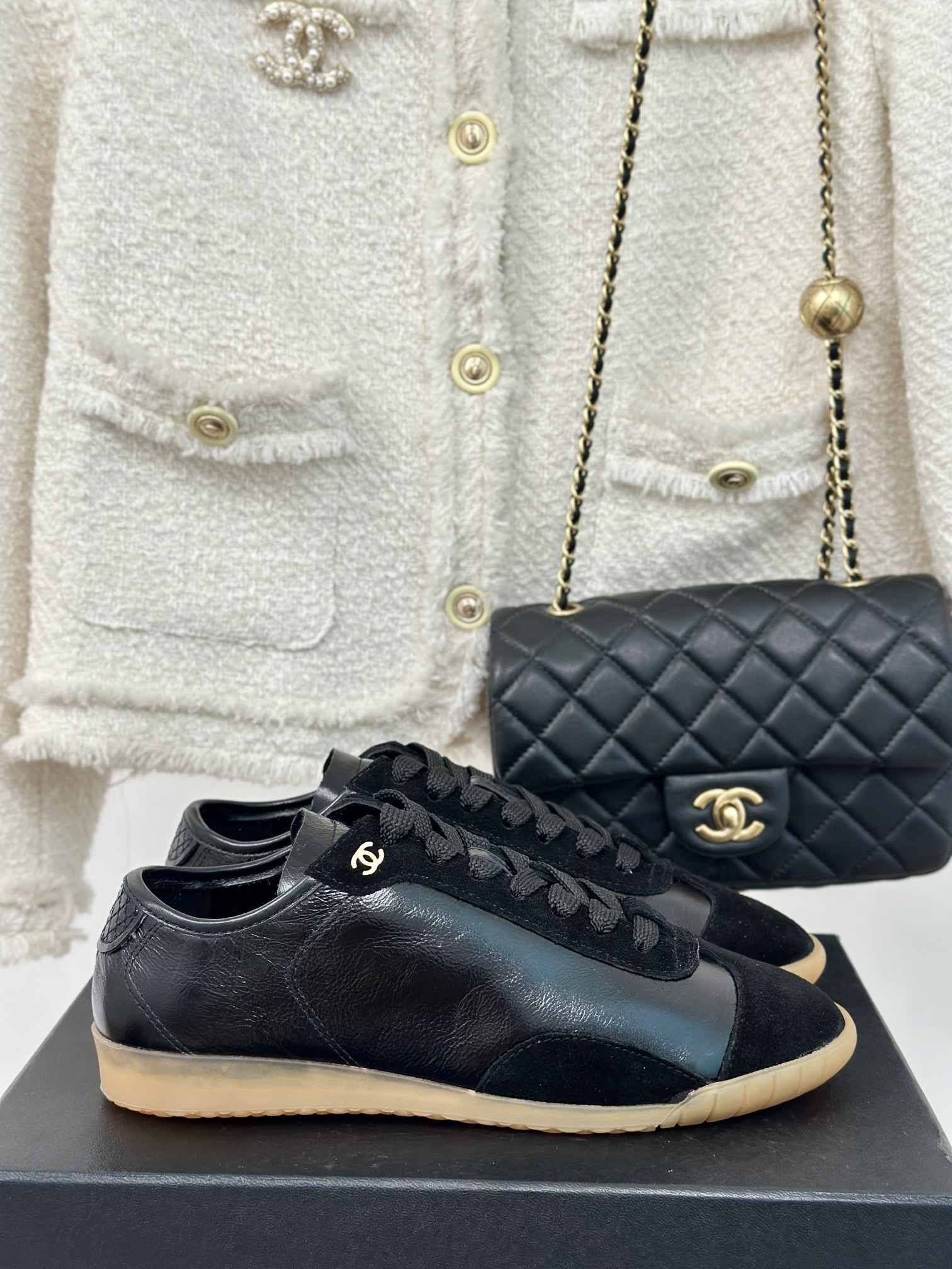 Chanel Zapatos Zapatillas deportivas Calzado informal Cuero de vaca Piel oveja Colección otoño Vintage Casual