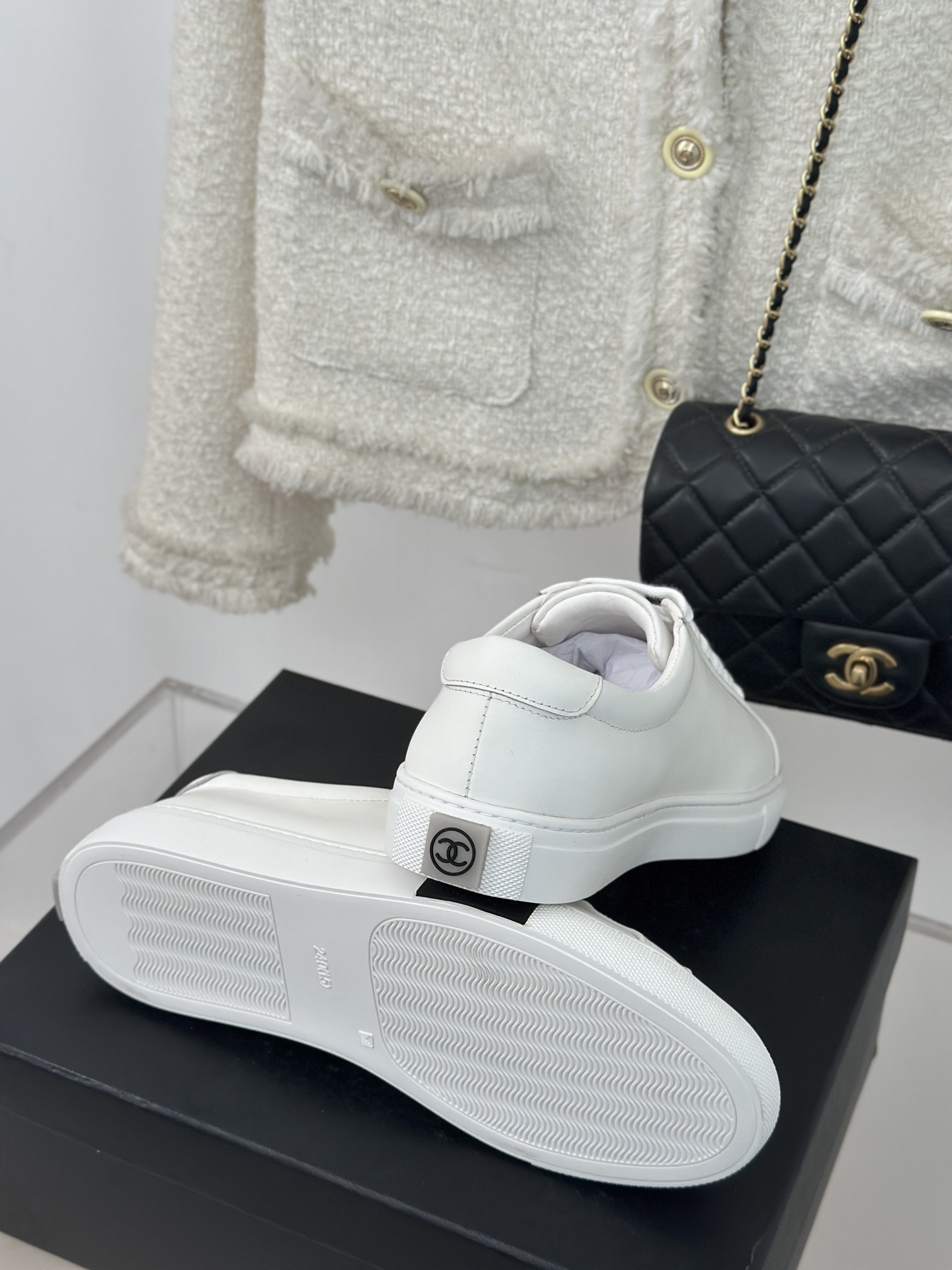 CHANE*小香vintage经典中古休闲小白鞋颜值控必入️剁手党必入的意外惊喜干干净净的纯白色简直瞬间