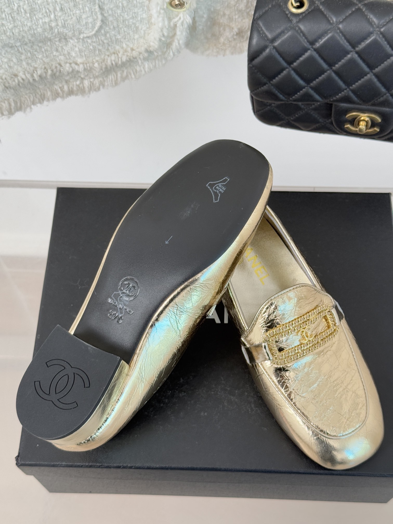 CHANE*小香25C早春新品双C链条扣粗跟乐福鞋满满的复古风秀气的鞋型看着就很讨喜圆中带点尖的鞋头衬托