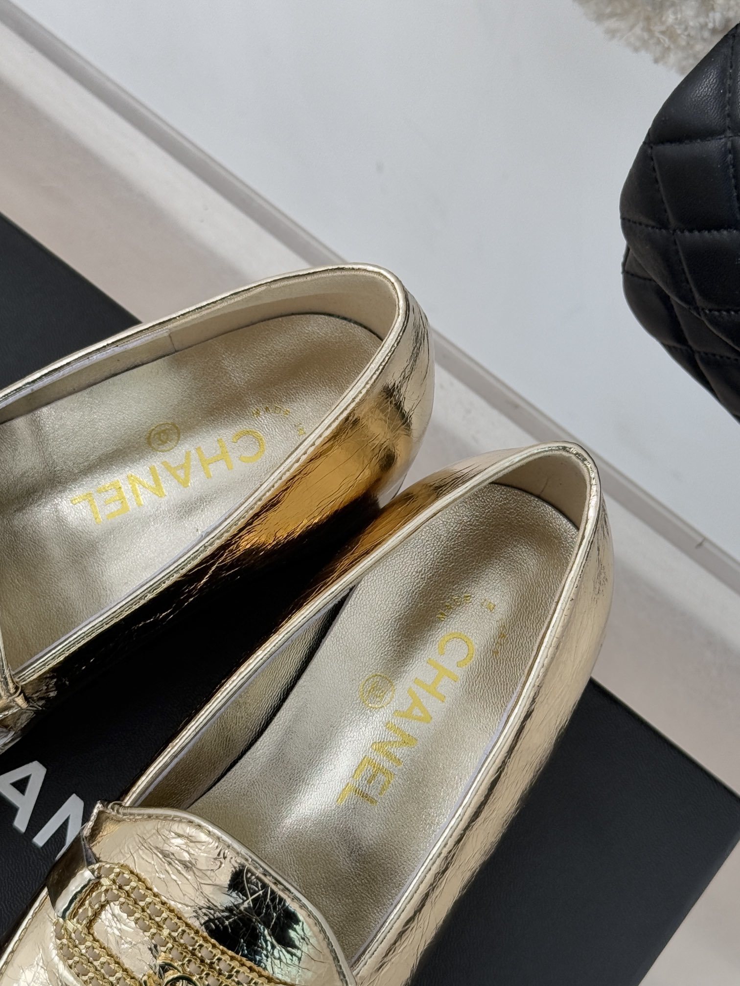 CHANE*小香25C早春新品双C链条扣粗跟乐福鞋满满的复古风秀气的鞋型看着就很讨喜圆中带点尖的鞋头衬托