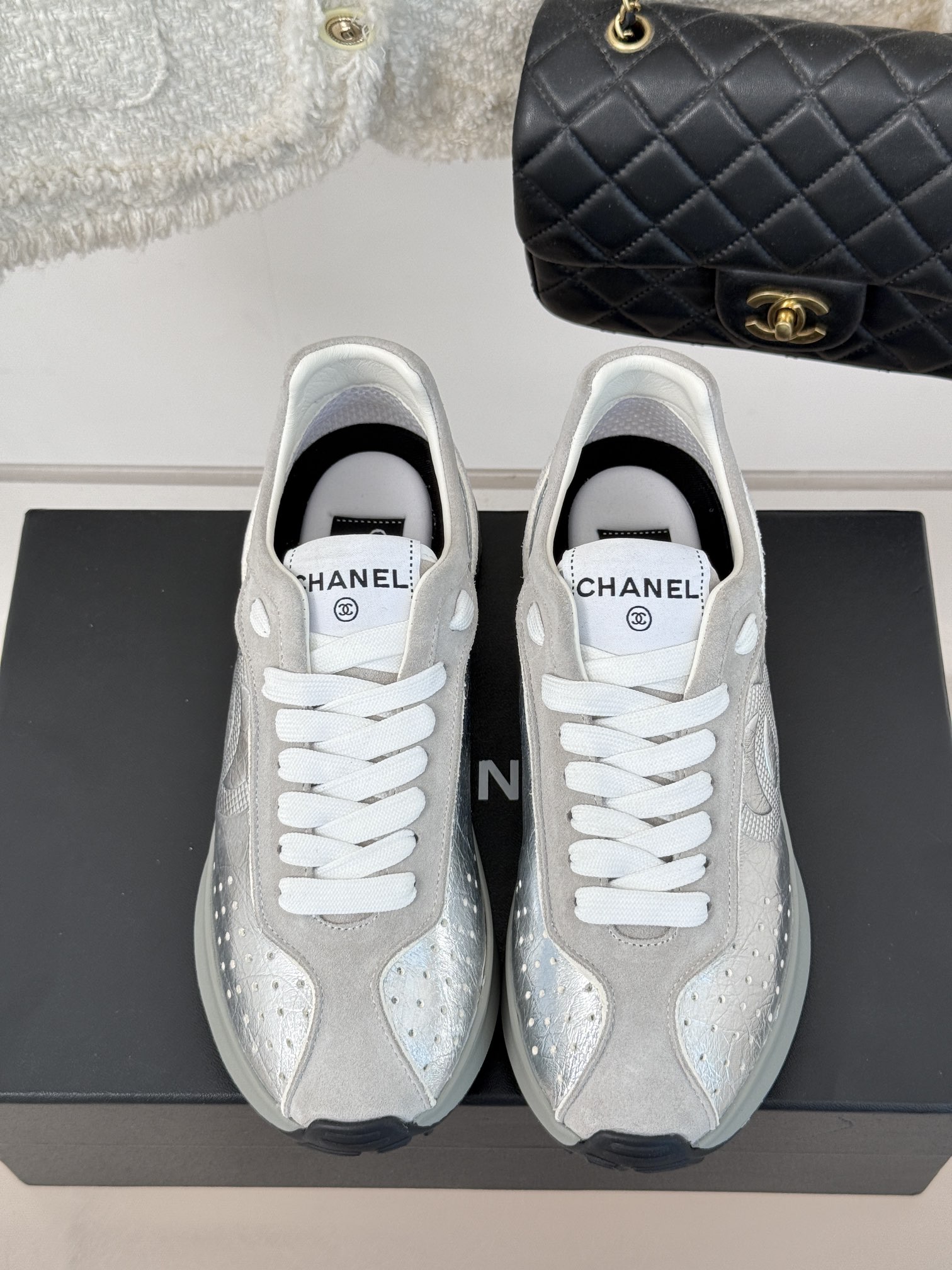 CHANE*小香25c早春新品踩屎感德训休闲运动鞋超级推荐这一季的运动鞋真的绝美啊实在是太好看了很轻很软