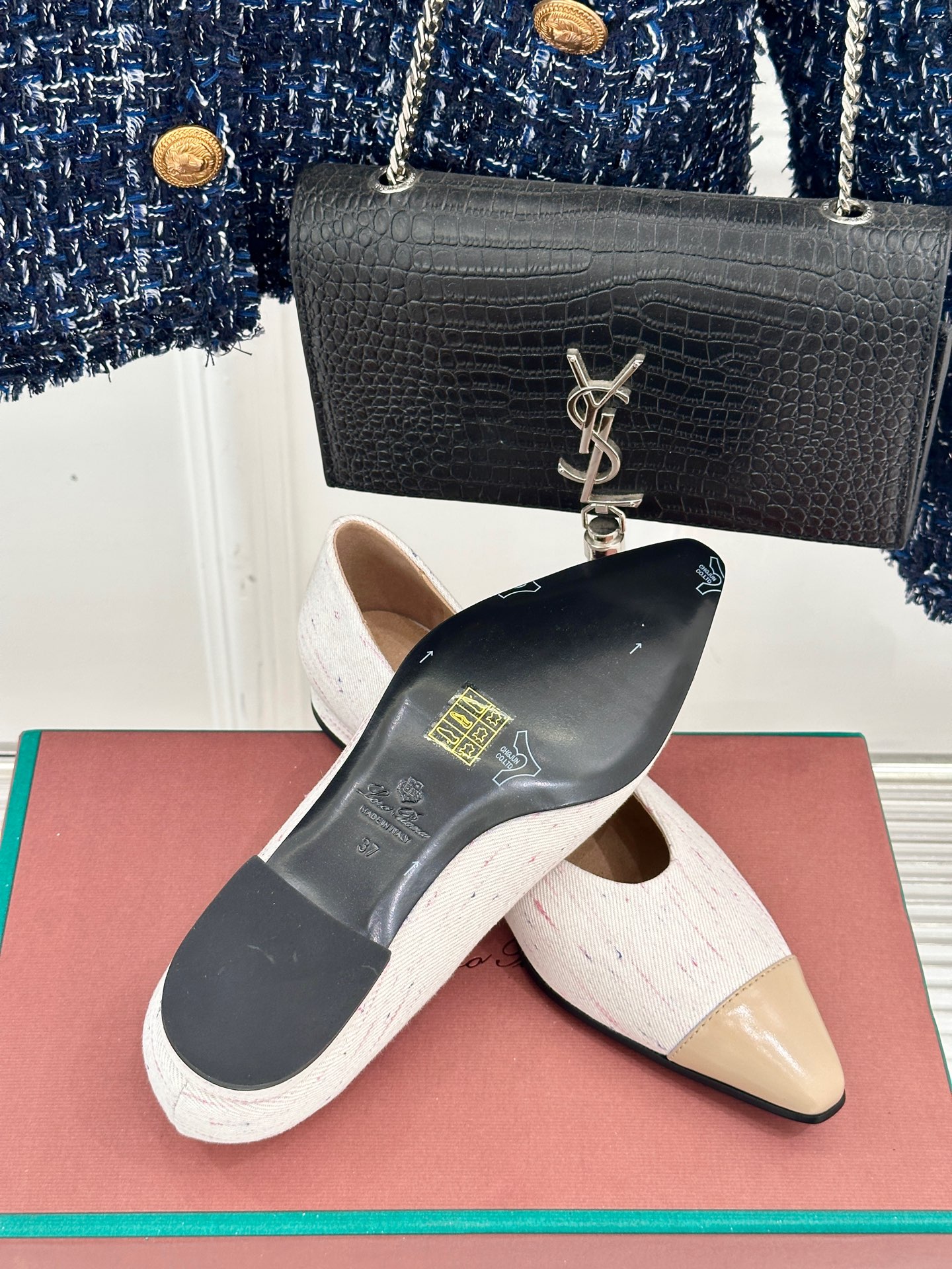 Loro Piana/ LP 经典复古绝美
女巫平底鞋
极简主义风格，复古又级！
简约又大气，属于非常耐