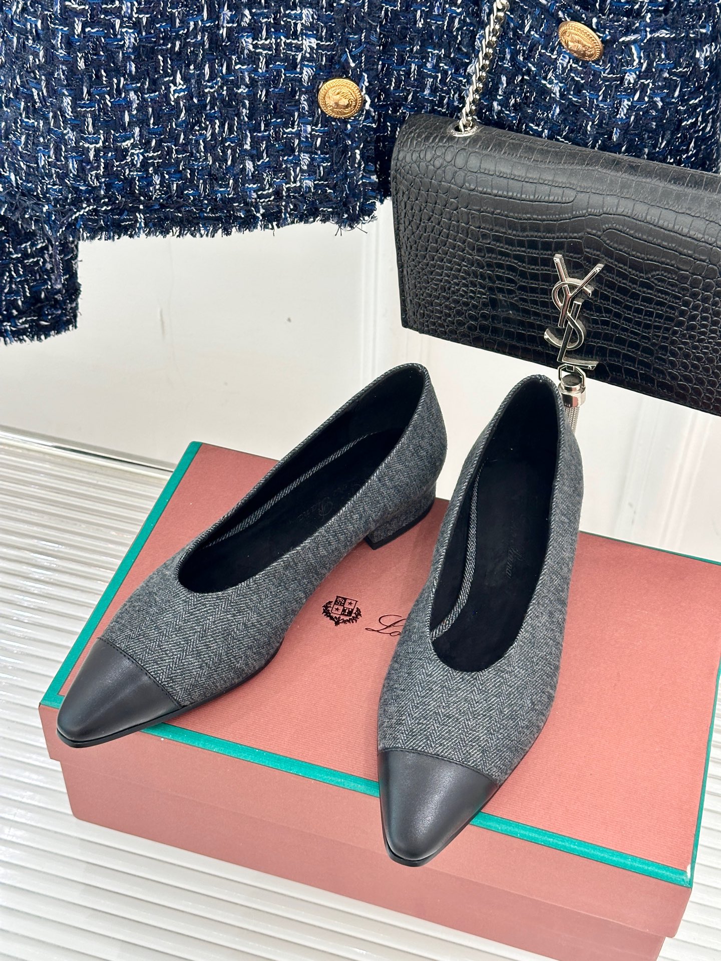 Loro Piana/ LP 经典复古绝美
女巫平底鞋
极简主义风格，复古又级！
简约又大气，属于非常耐