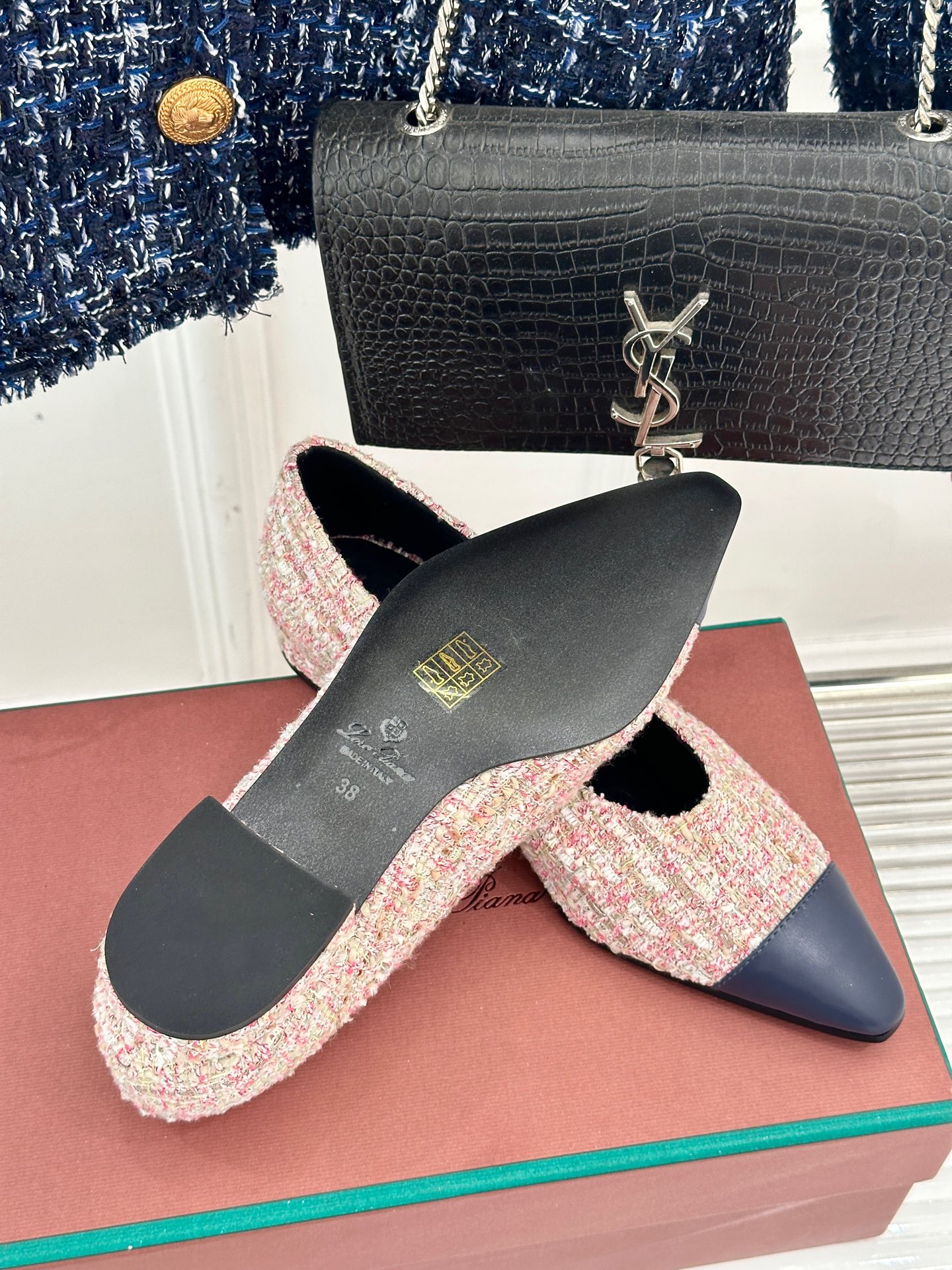 Loro Piana/ LP 经典复古绝美
女巫平底鞋
极简主义风格，复古又级！
简约又大气，属于非常耐