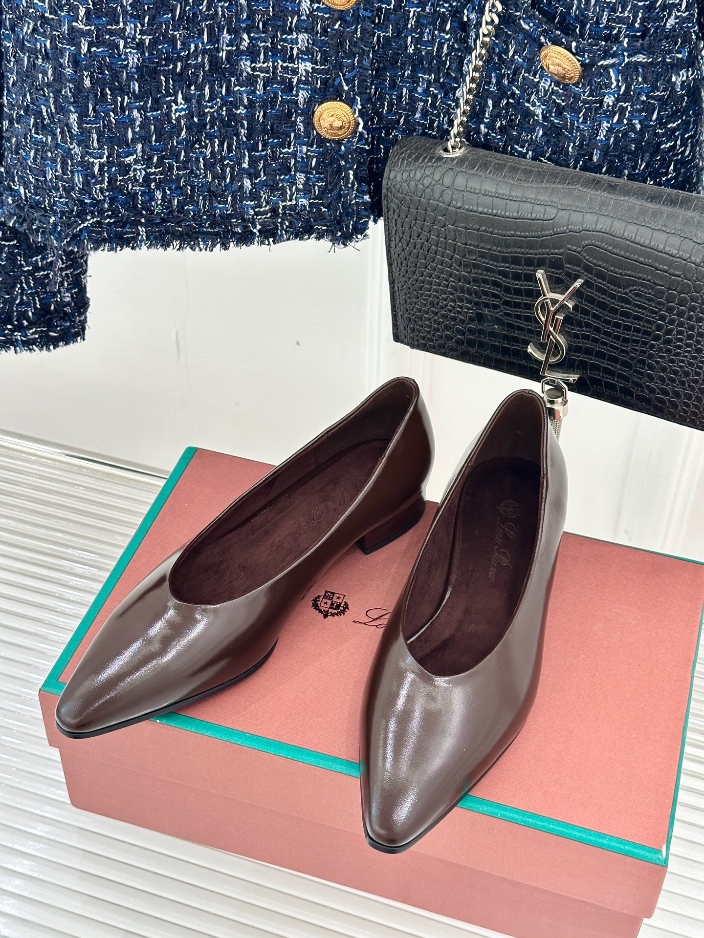 Loro Piana/ LP 经典复古绝美
女巫平底鞋
极简主义风格，复古又级！
简约又大气，属于非常耐