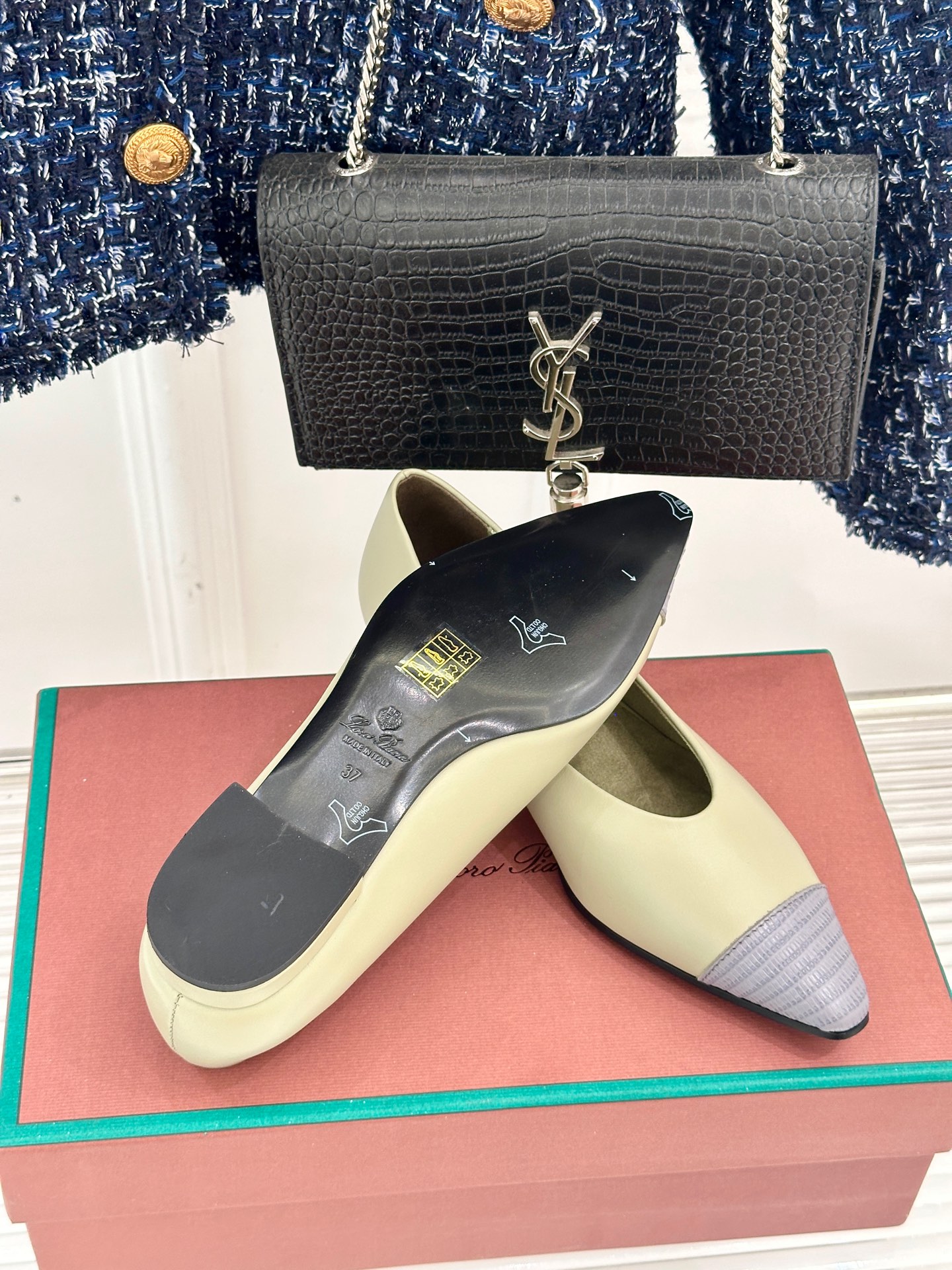 Loro Piana/ LP 经典复古绝美
女巫平底鞋
极简主义风格，复古又级！
简约又大气，属于非常耐
