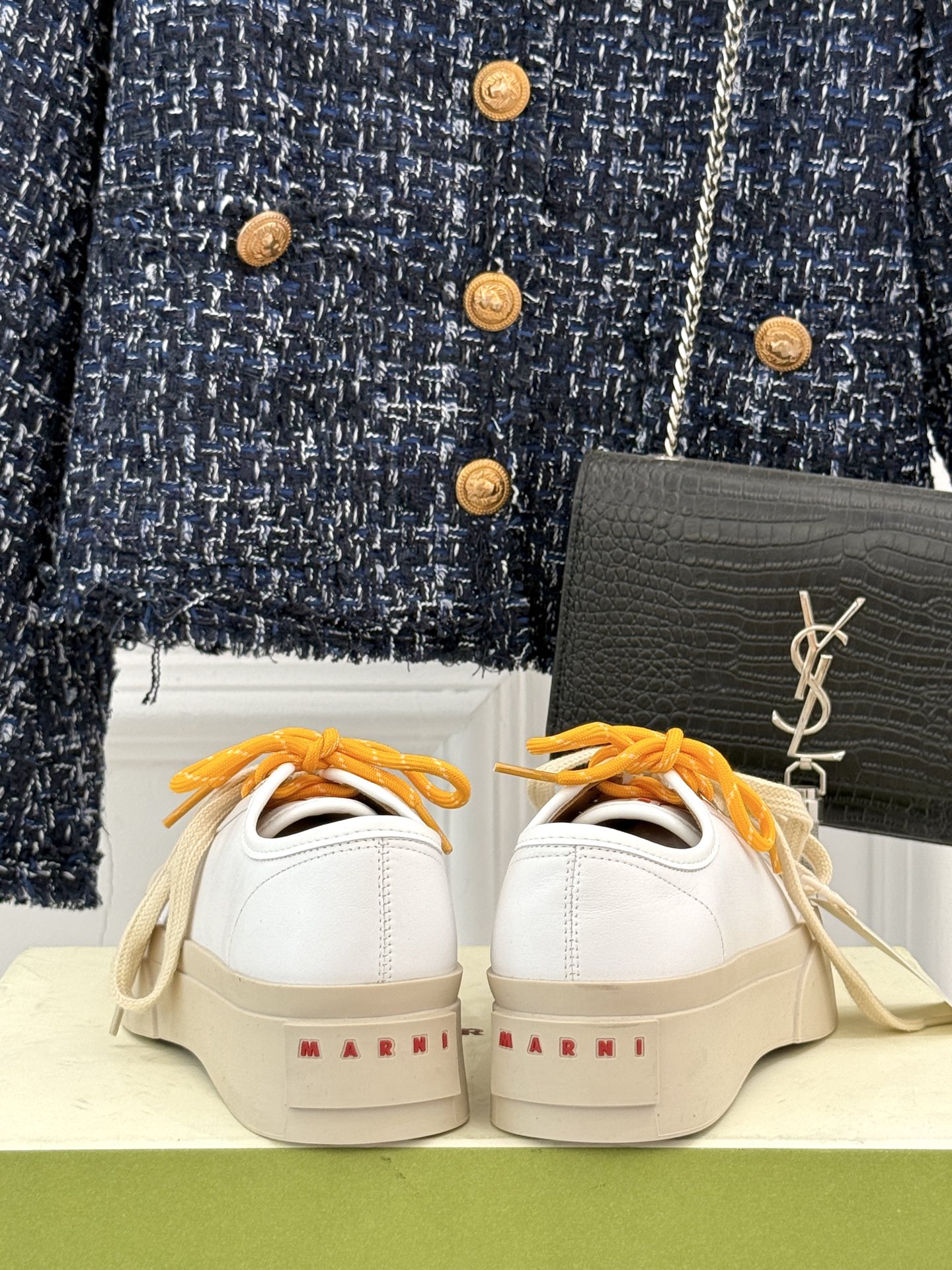 
Marni｜玛尼经典双鞋带厚底大头鞋
鞋型整体特别简洁还复古 配色干净不过时 
是一双舒适和质感并存的