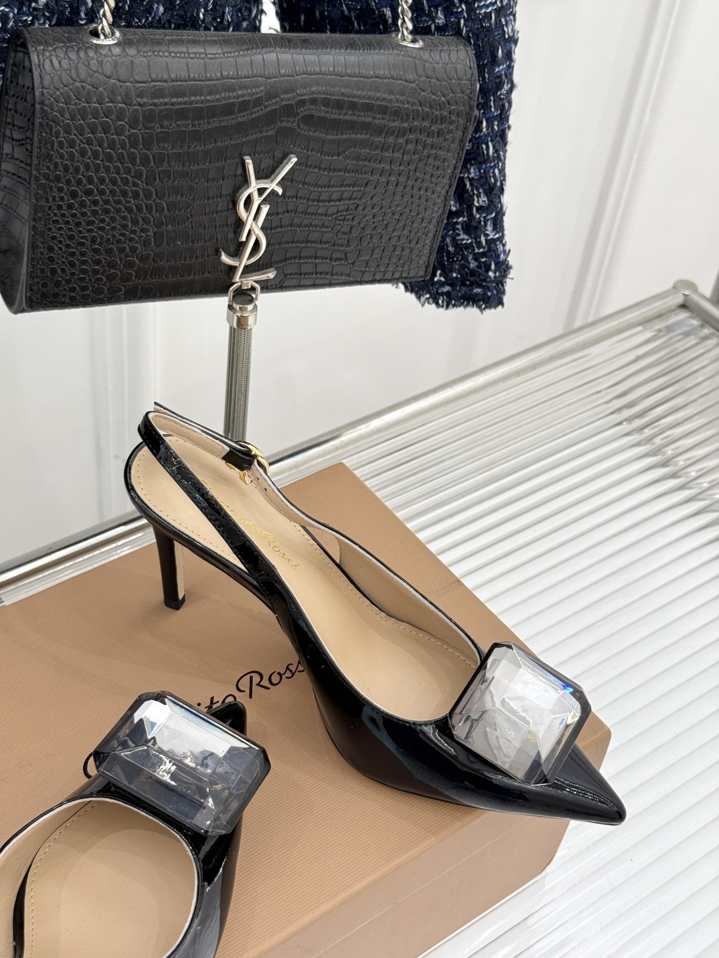 
Gianvito Rossi｜吉安维托罗西经典
绝美宝石💎slingback高跟鞋凉鞋
奢华与时尚的完