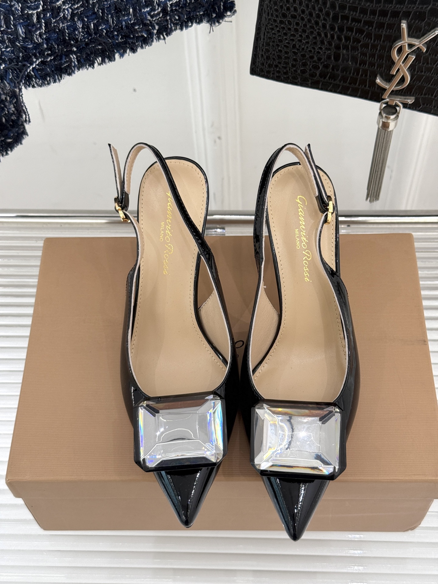 
Gianvito Rossi｜吉安维托罗西经典
绝美宝石💎slingback高跟鞋凉鞋
奢华与时尚的完