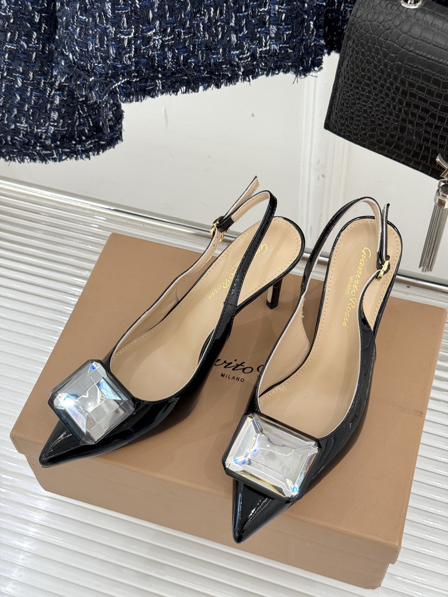 
Gianvito Rossi｜吉安维托罗西经典
绝美宝石💎slingback高跟鞋凉鞋
奢华与时尚的完