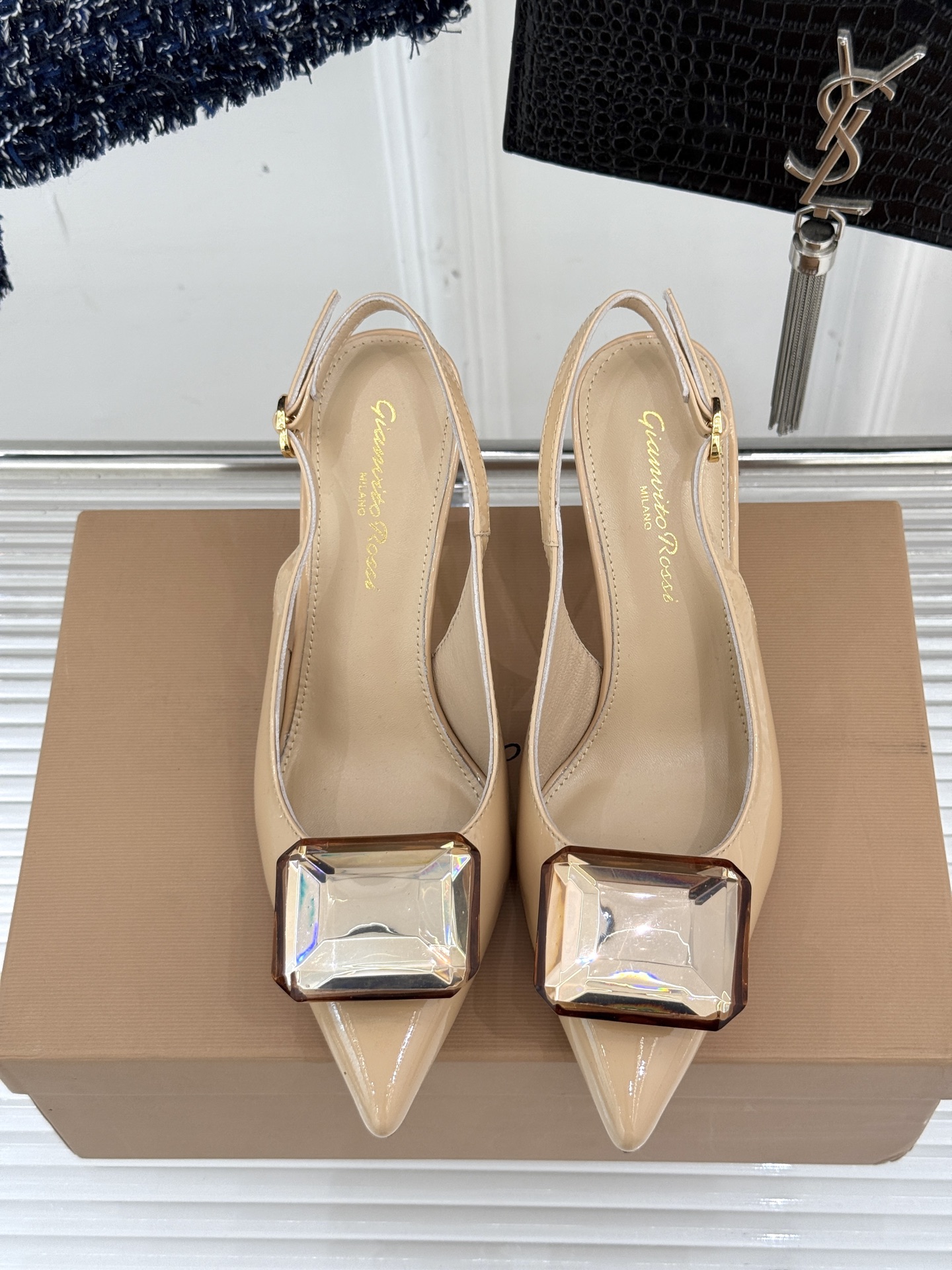 
Gianvito Rossi｜吉安维托罗西经典
绝美宝石💎slingback高跟鞋凉鞋
奢华与时尚的完