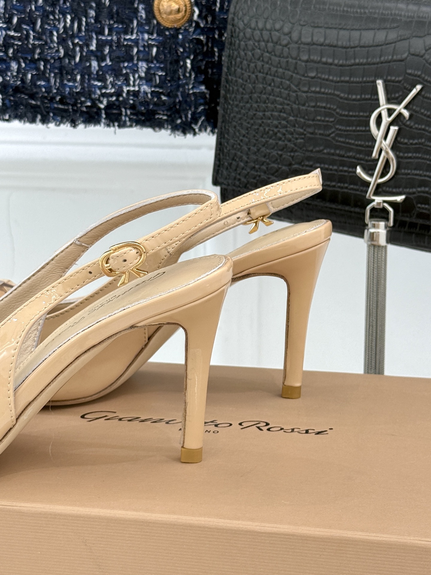 
Gianvito Rossi｜吉安维托罗西经典
绝美宝石💎slingback高跟鞋凉鞋
奢华与时尚的完