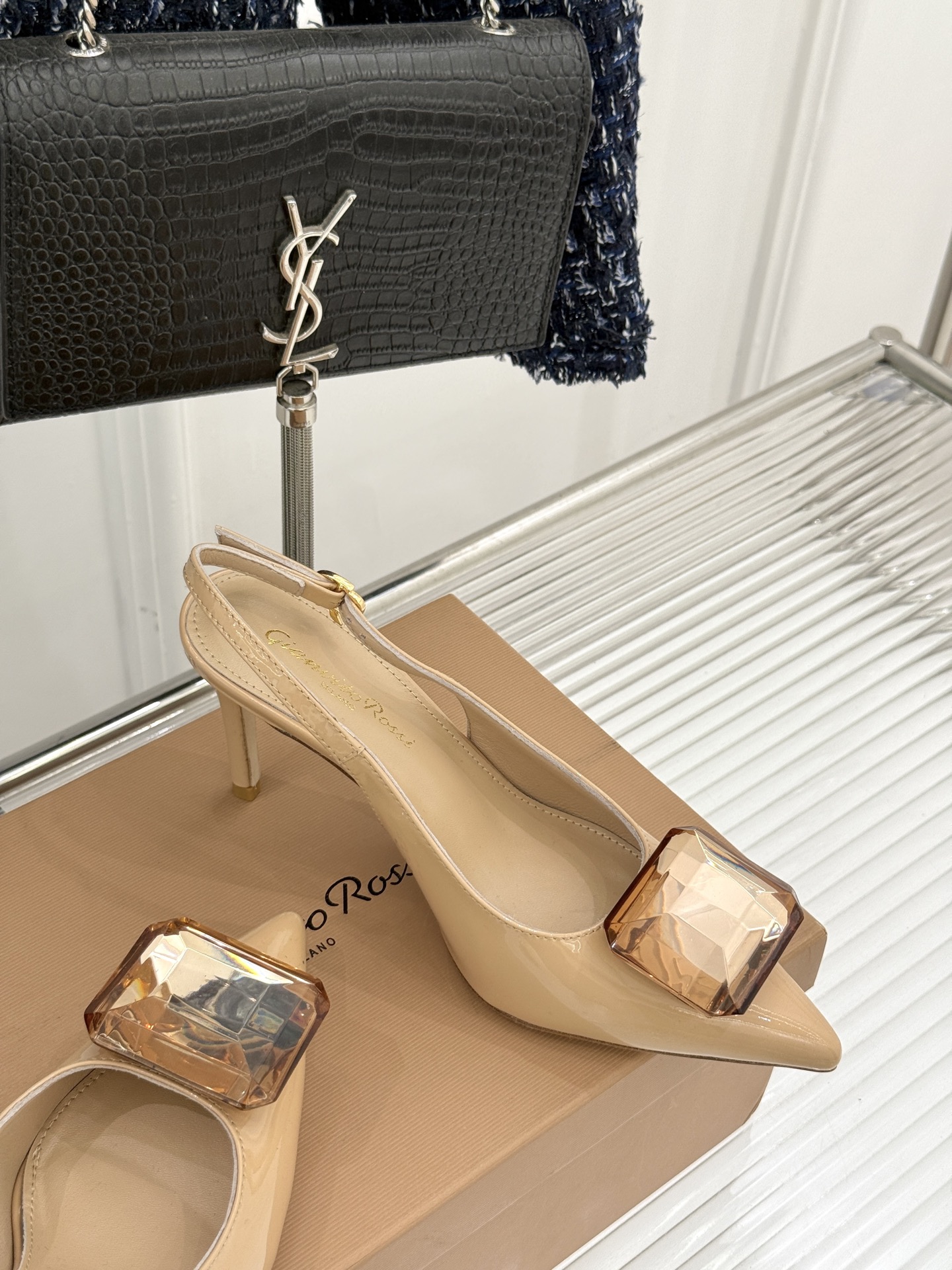 
Gianvito Rossi｜吉安维托罗西经典
绝美宝石💎slingback高跟鞋凉鞋
奢华与时尚的完