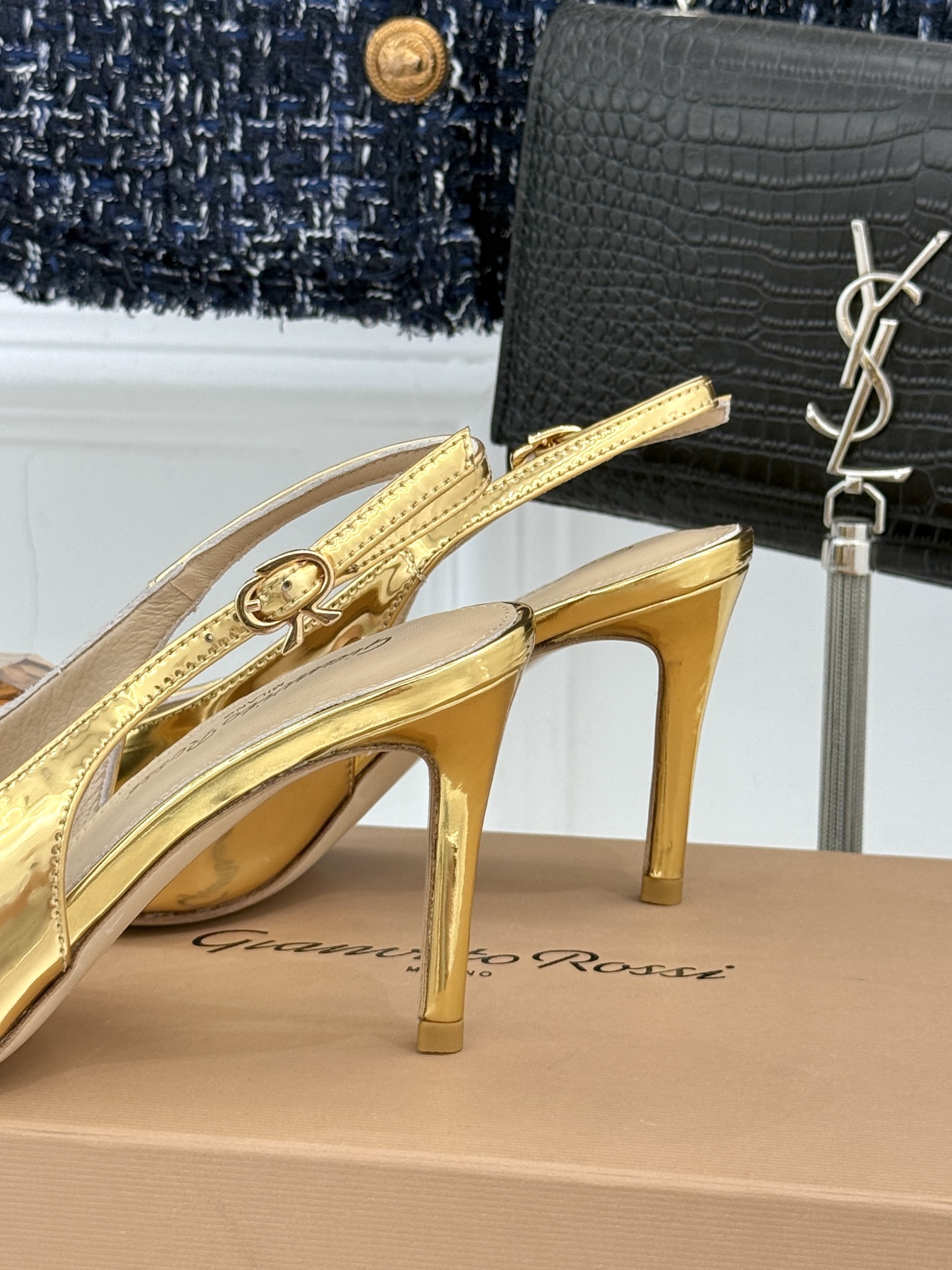 
Gianvito Rossi｜吉安维托罗西经典
绝美宝石💎slingback高跟鞋凉鞋
奢华与时尚的完