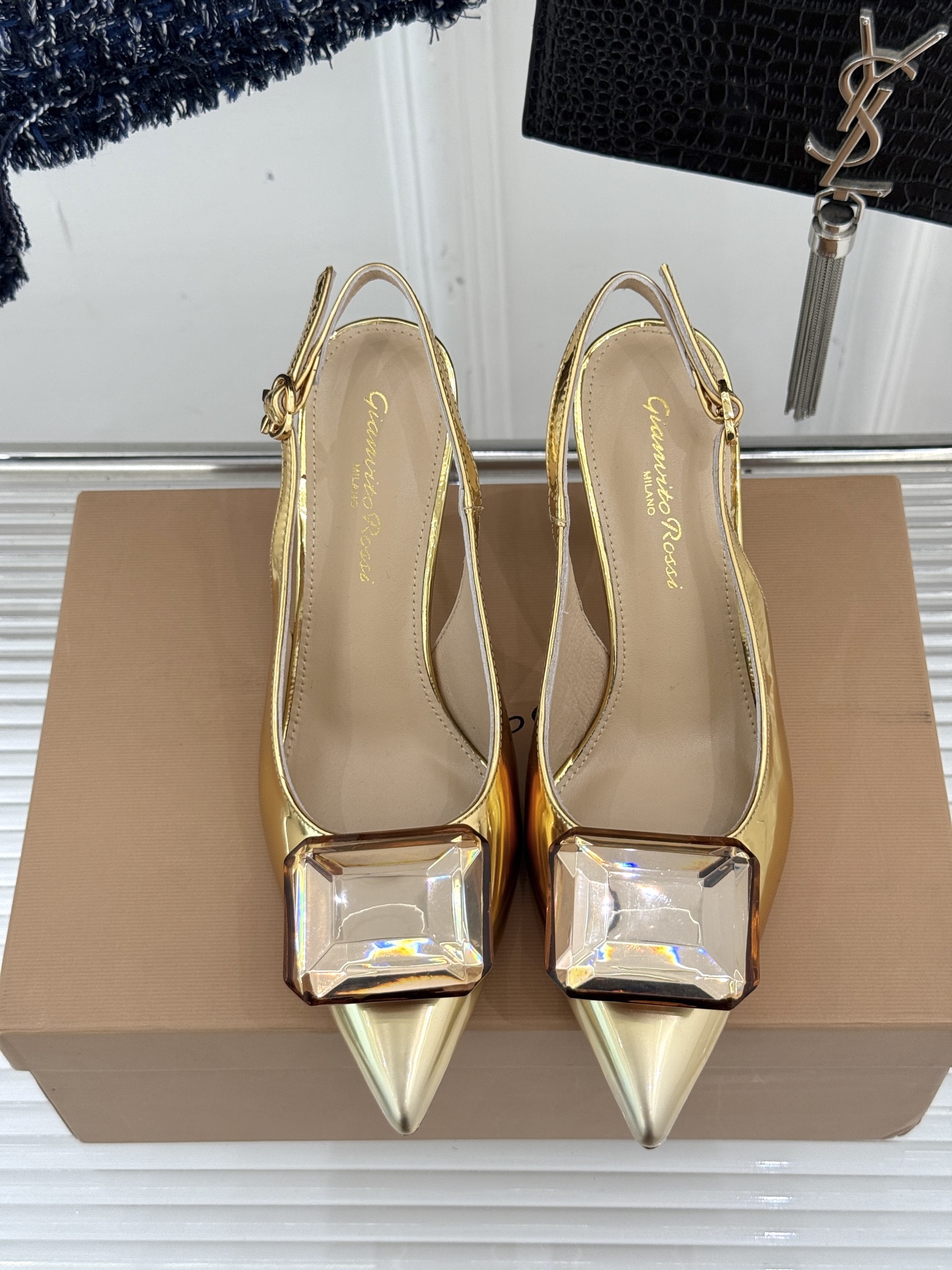 
Gianvito Rossi｜吉安维托罗西经典
绝美宝石💎slingback高跟鞋凉鞋
奢华与时尚的完