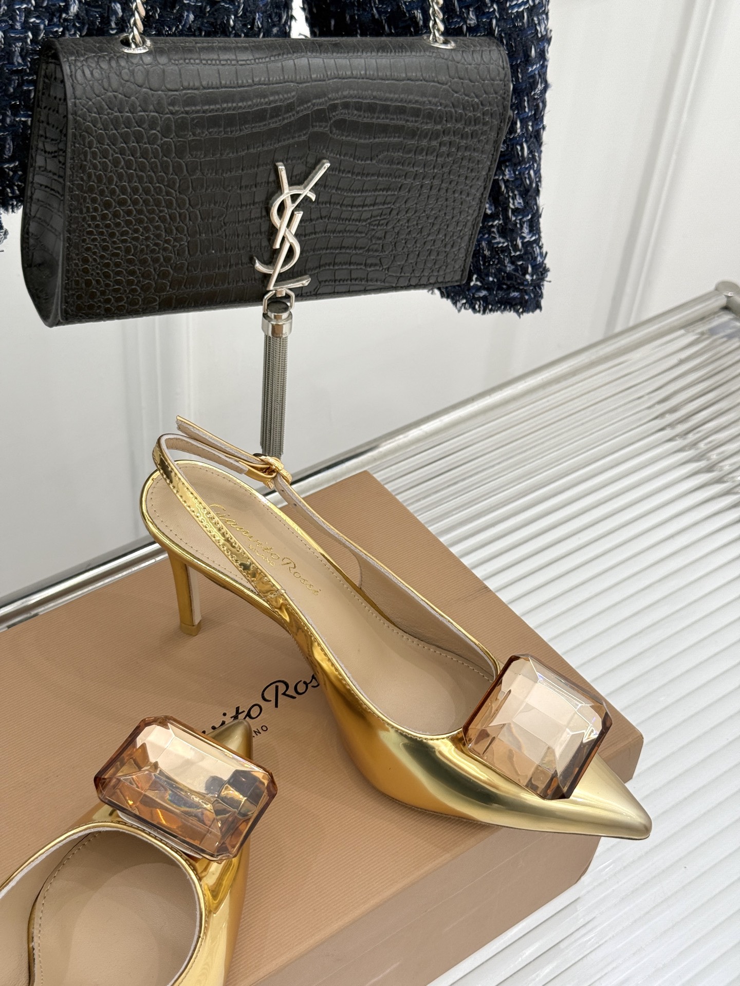 
Gianvito Rossi｜吉安维托罗西经典
绝美宝石💎slingback高跟鞋凉鞋
奢华与时尚的完