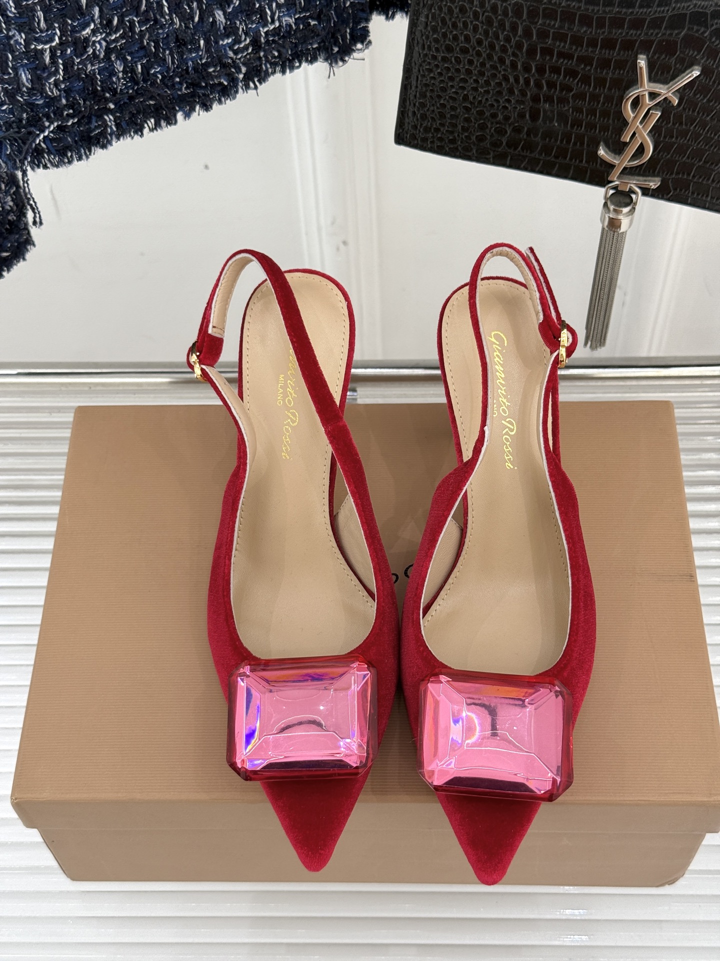 
Gianvito Rossi｜吉安维托罗西经典
绝美宝石💎slingback高跟鞋凉鞋
奢华与时尚的完
