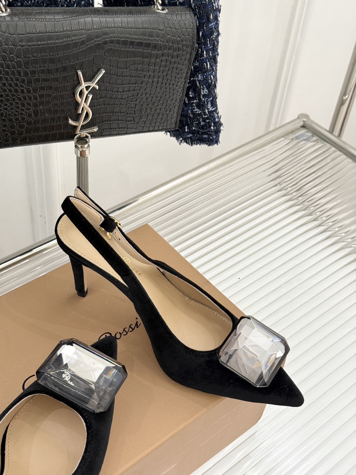 
Gianvito Rossi｜吉安维托罗西经典
绝美宝石💎slingback高跟鞋凉鞋
奢华与时尚的完