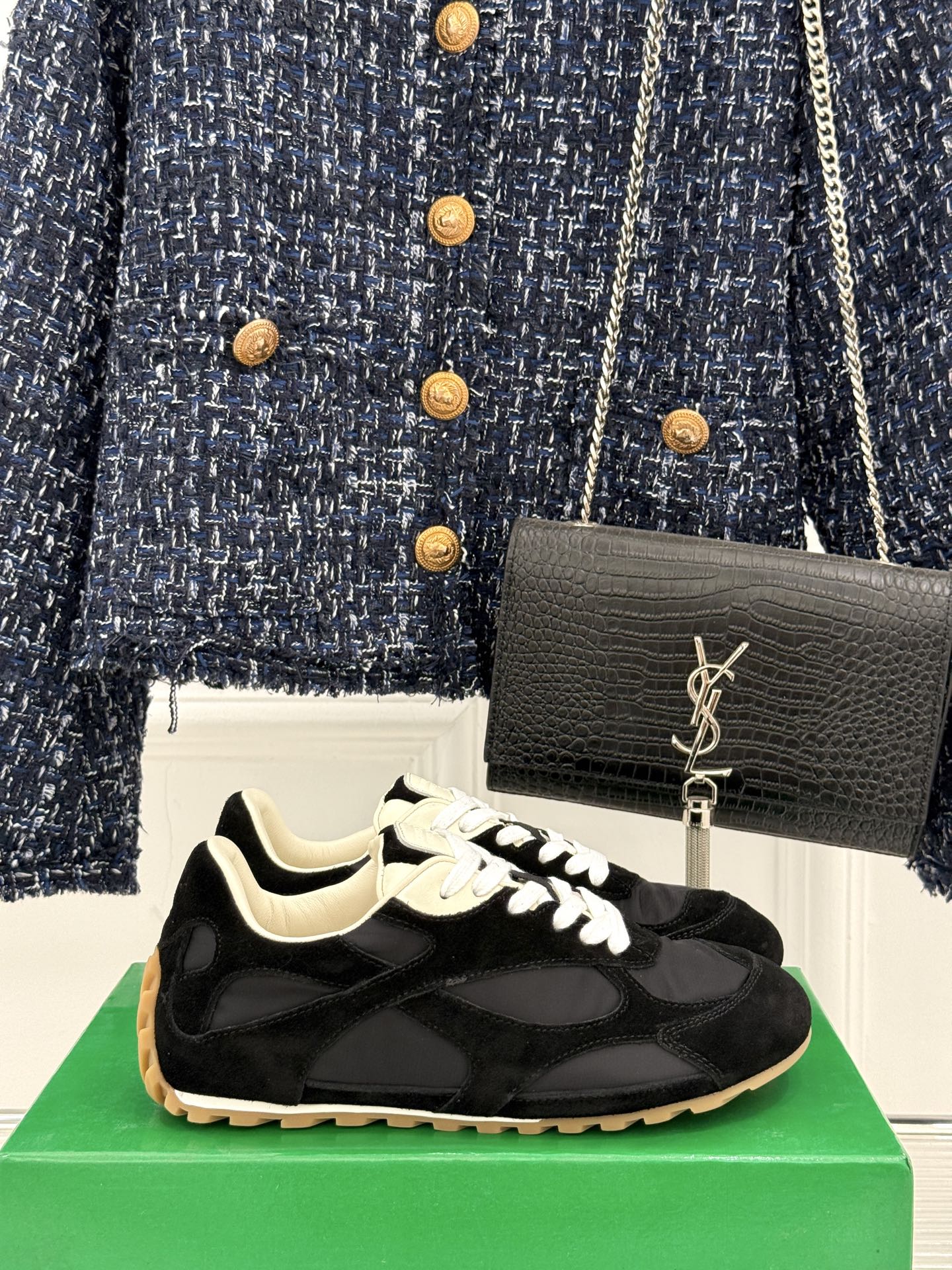  男码➕10
Bottega Veneta/BV葆蝶家情侣款
休闲运动鞋
以90年代复古风格为灵感
呼应