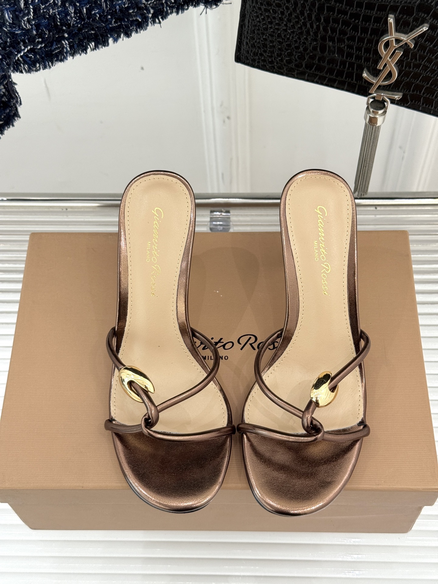 GianvitoRossi/吉安维托罗西经典
绝美系带高跟凉鞋拖鞋
本季细带高跟凉鞋也太美了吧
仙女必备