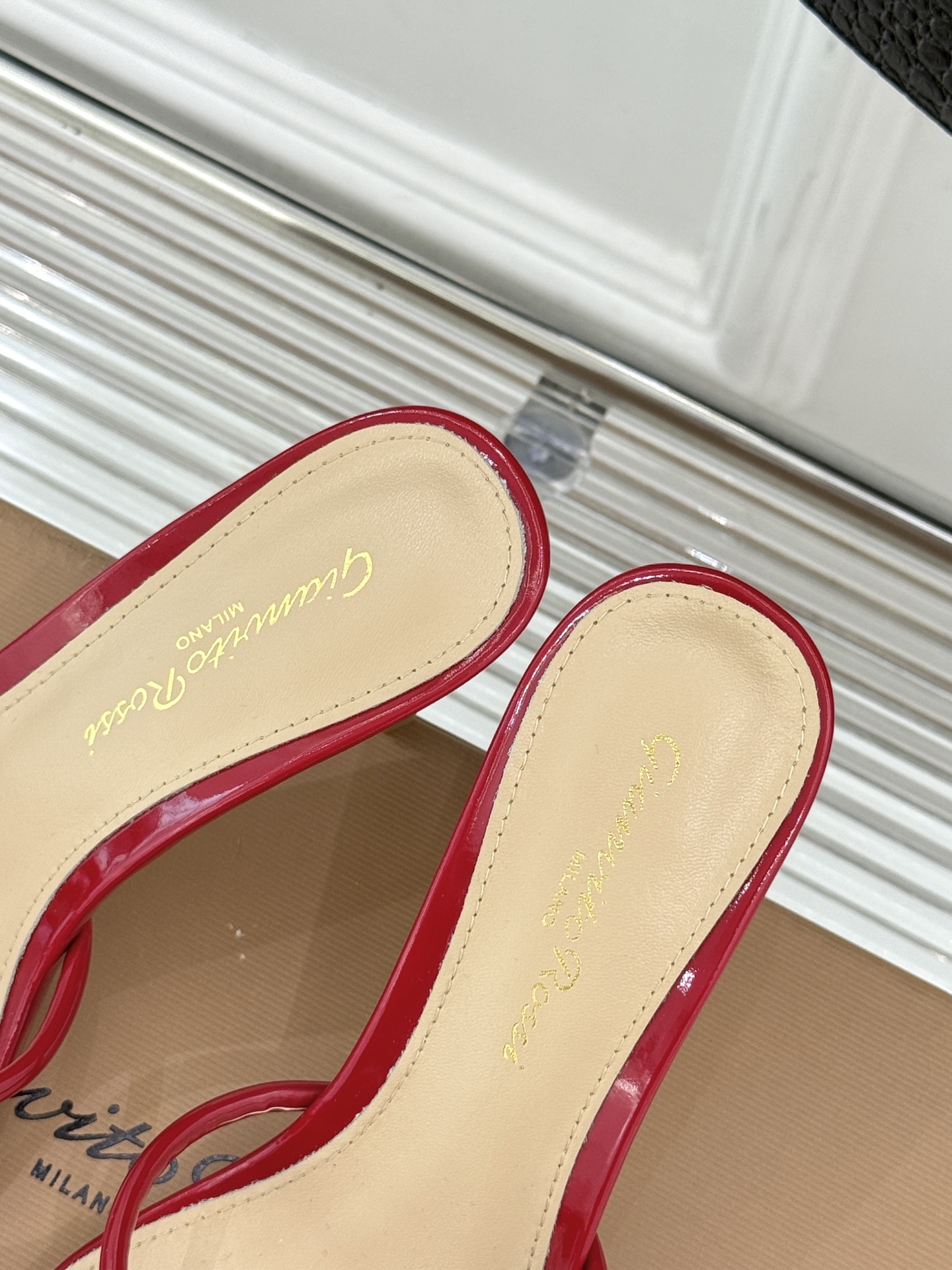 GianvitoRossi/吉安维托罗西经典
绝美系带高跟凉鞋拖鞋
本季细带高跟凉鞋也太美了吧
仙女必备