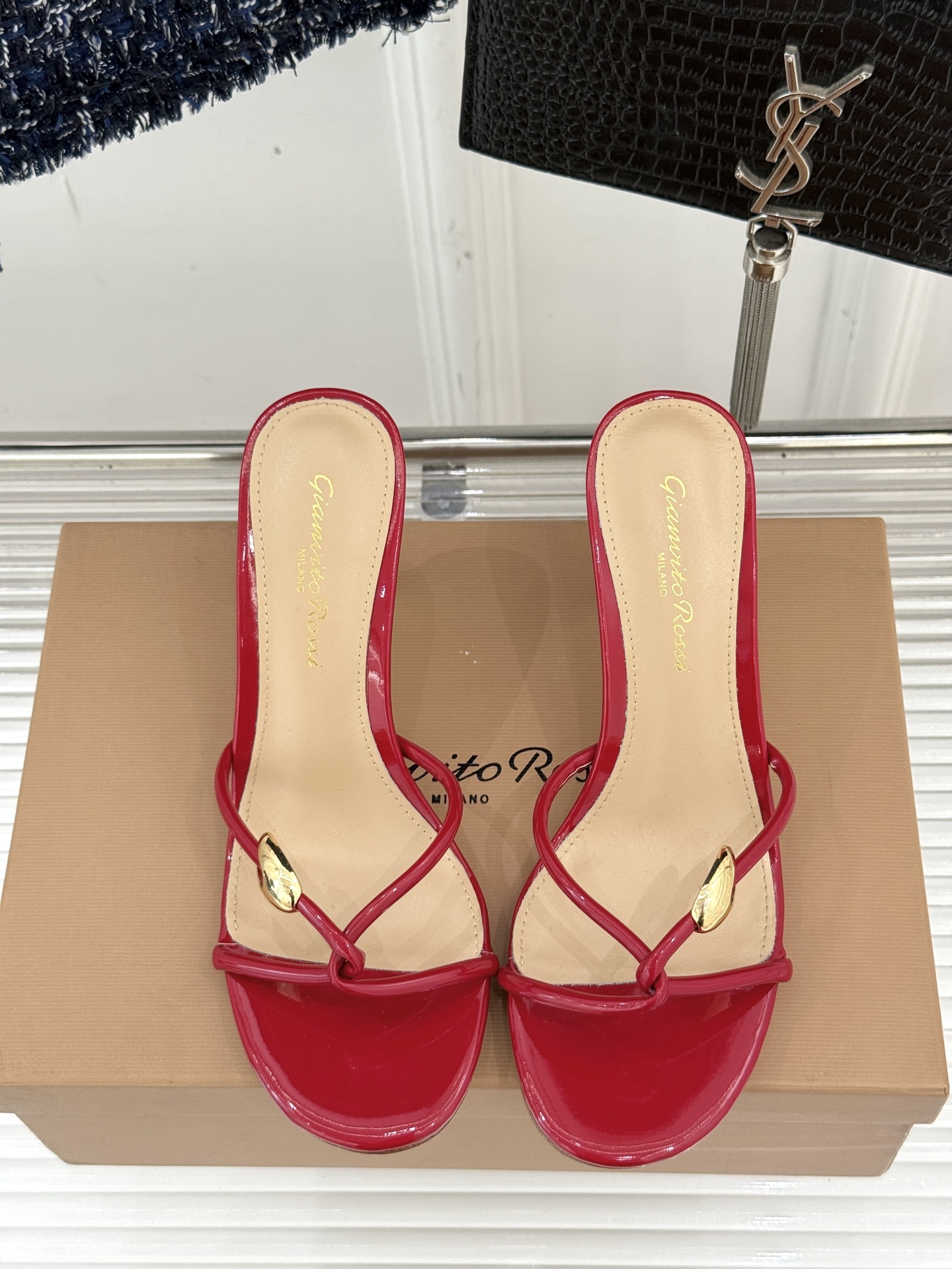 GianvitoRossi/吉安维托罗西经典
绝美系带高跟凉鞋拖鞋
本季细带高跟凉鞋也太美了吧
仙女必备